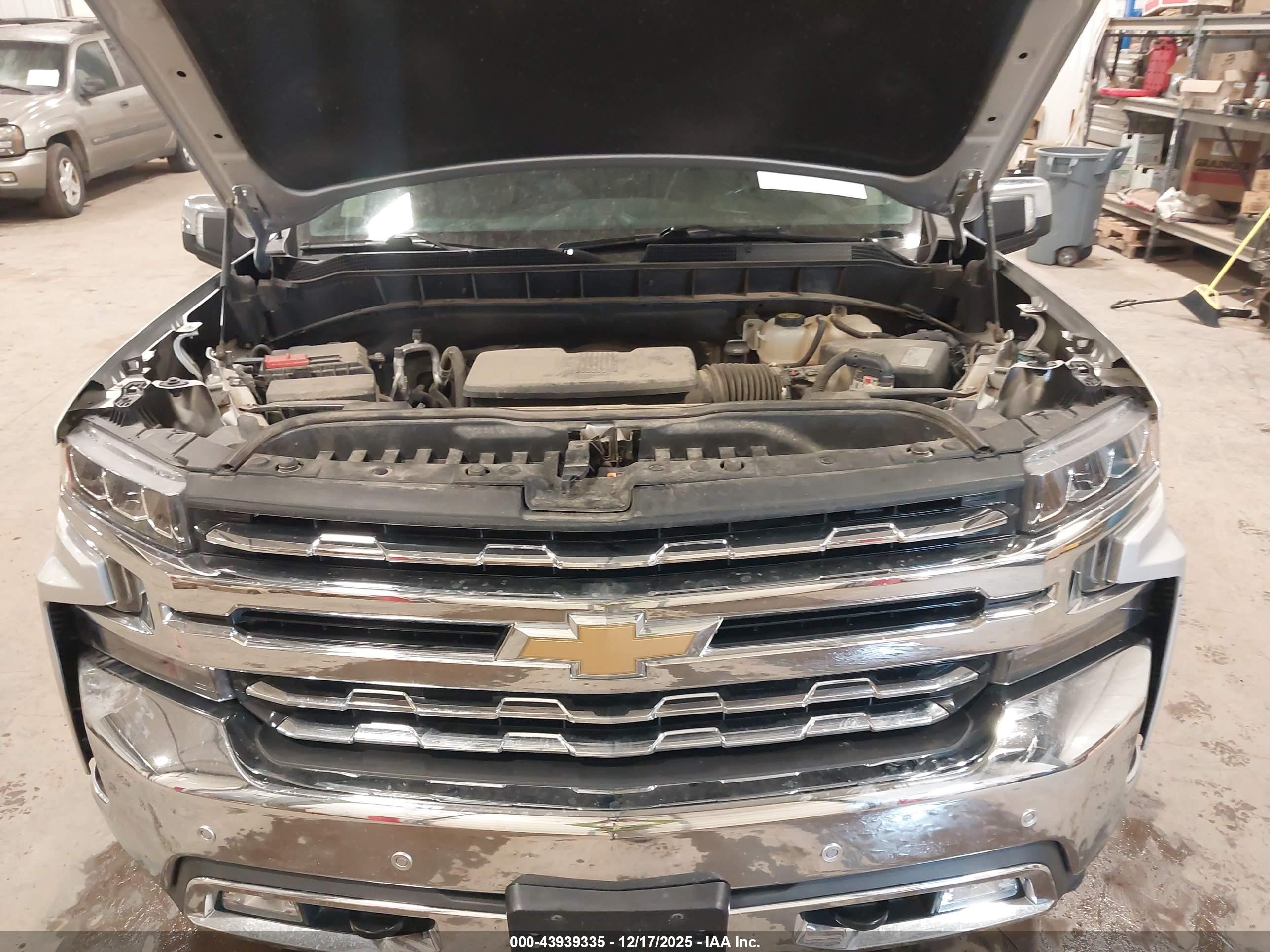 CHEVROLET SILVERADO image 10