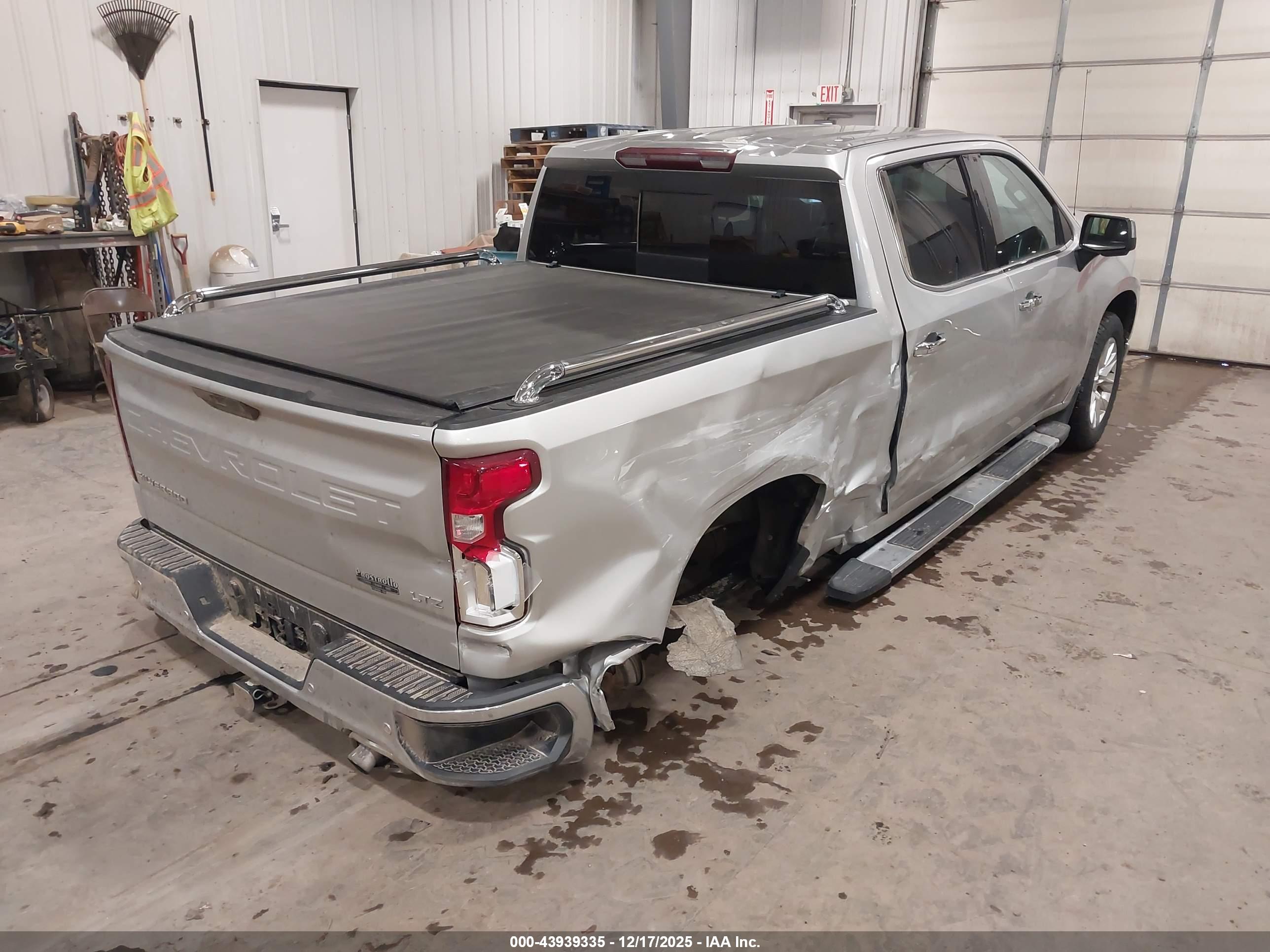 CHEVROLET SILVERADO image 4