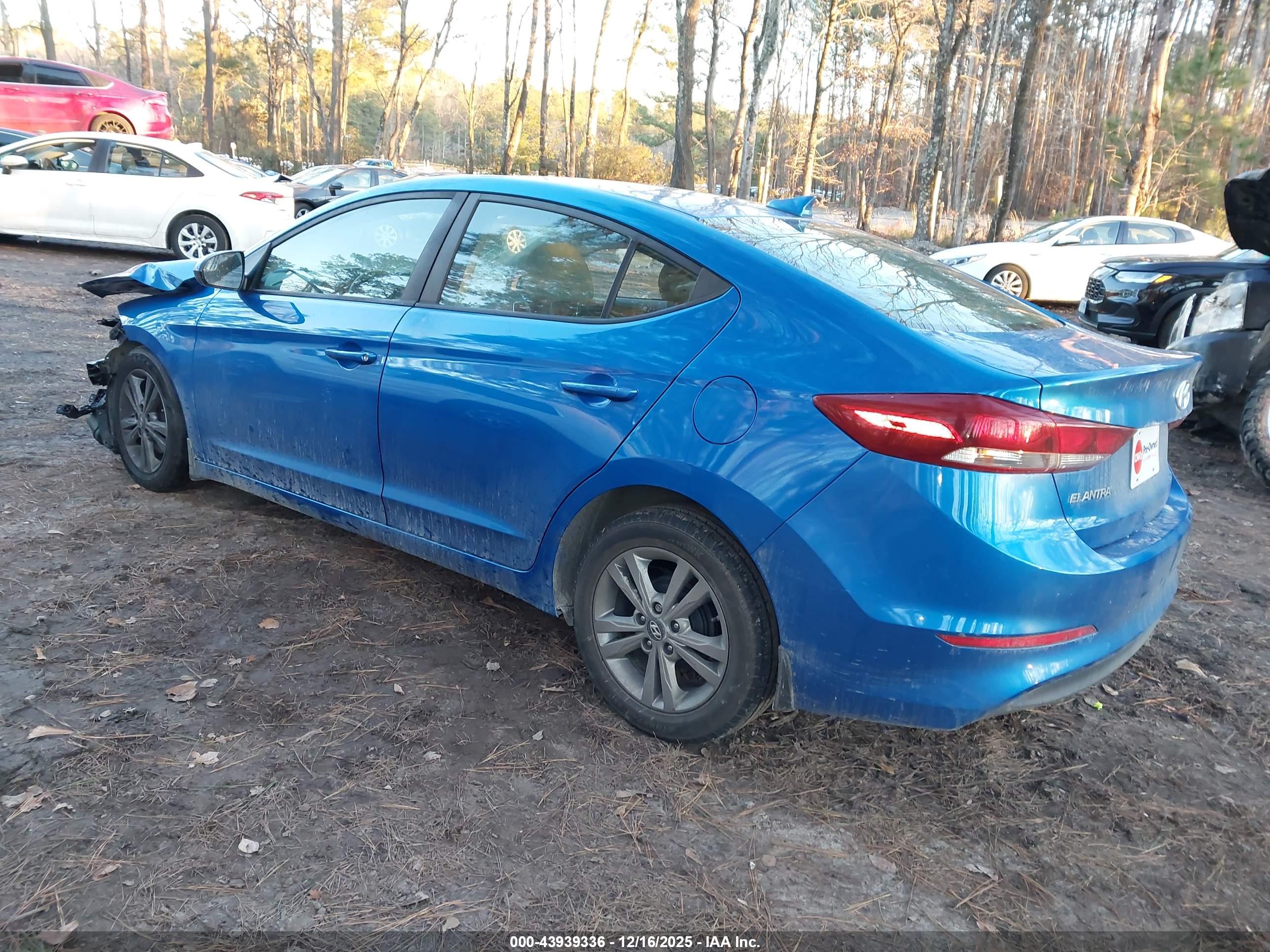 HYUNDAI ELANTRA image 3
