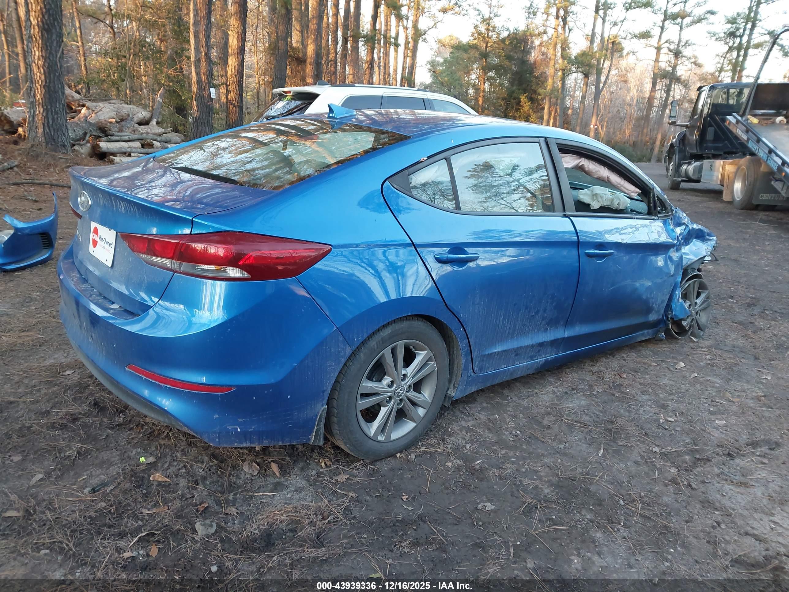 HYUNDAI ELANTRA image 4