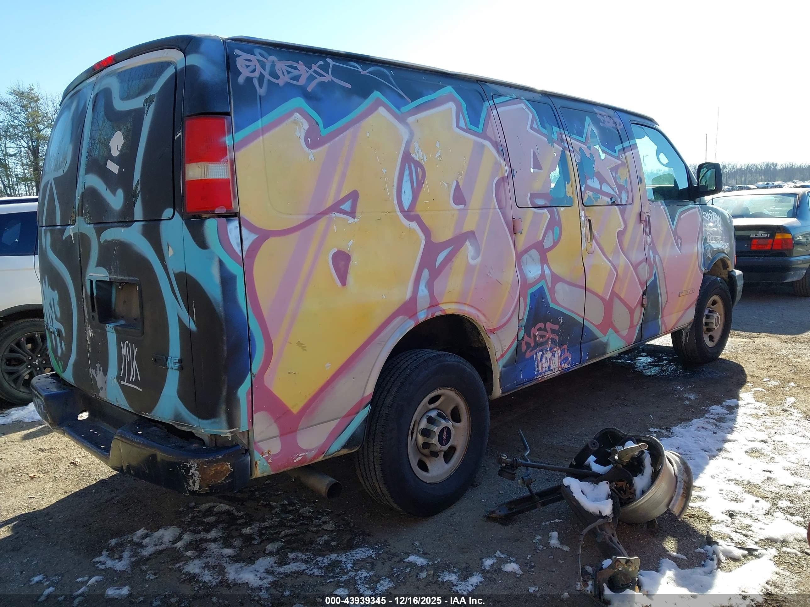 GMC SAVANA image 4