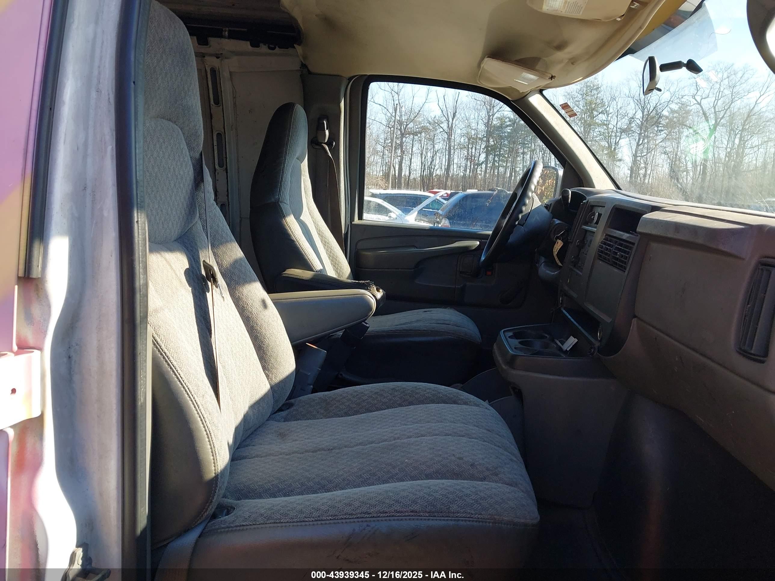 GMC SAVANA image 5