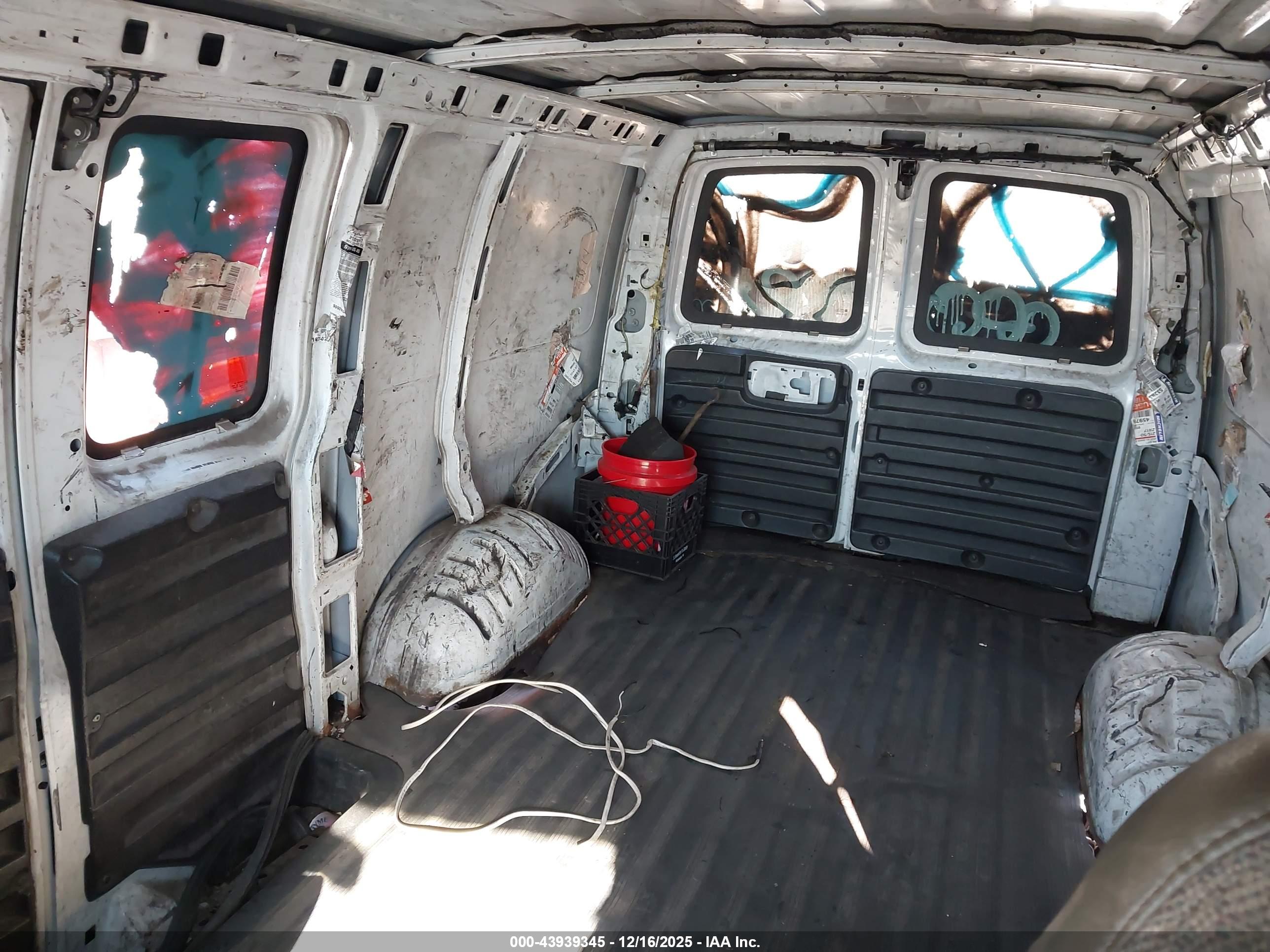 GMC SAVANA image 8