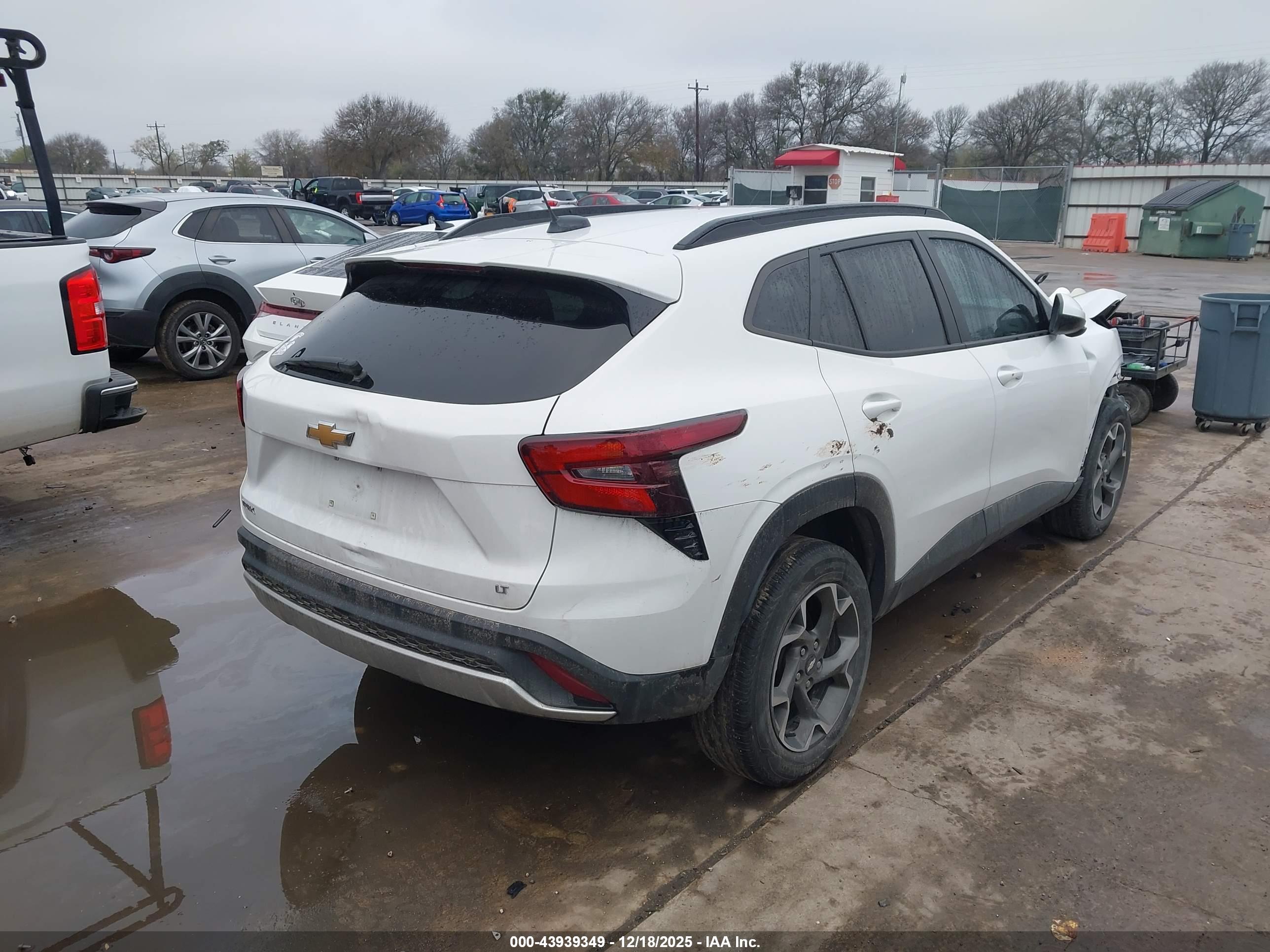 CHEVROLET TRAX image 4