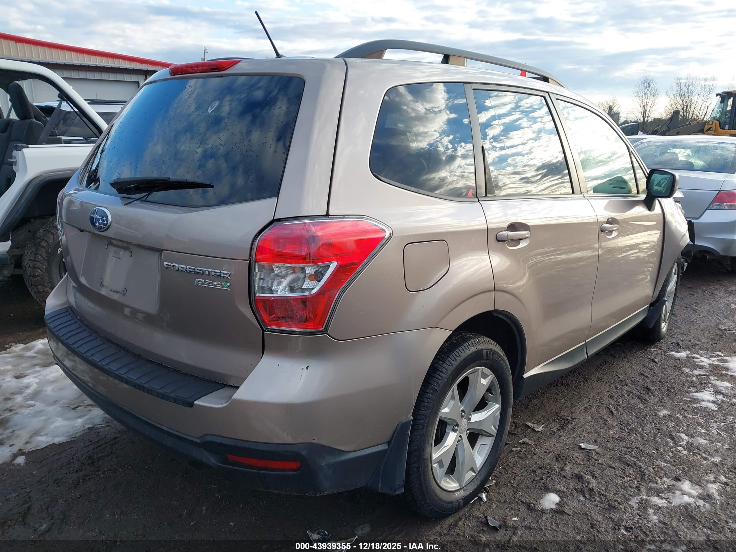 SUBARU FORESTER image 4