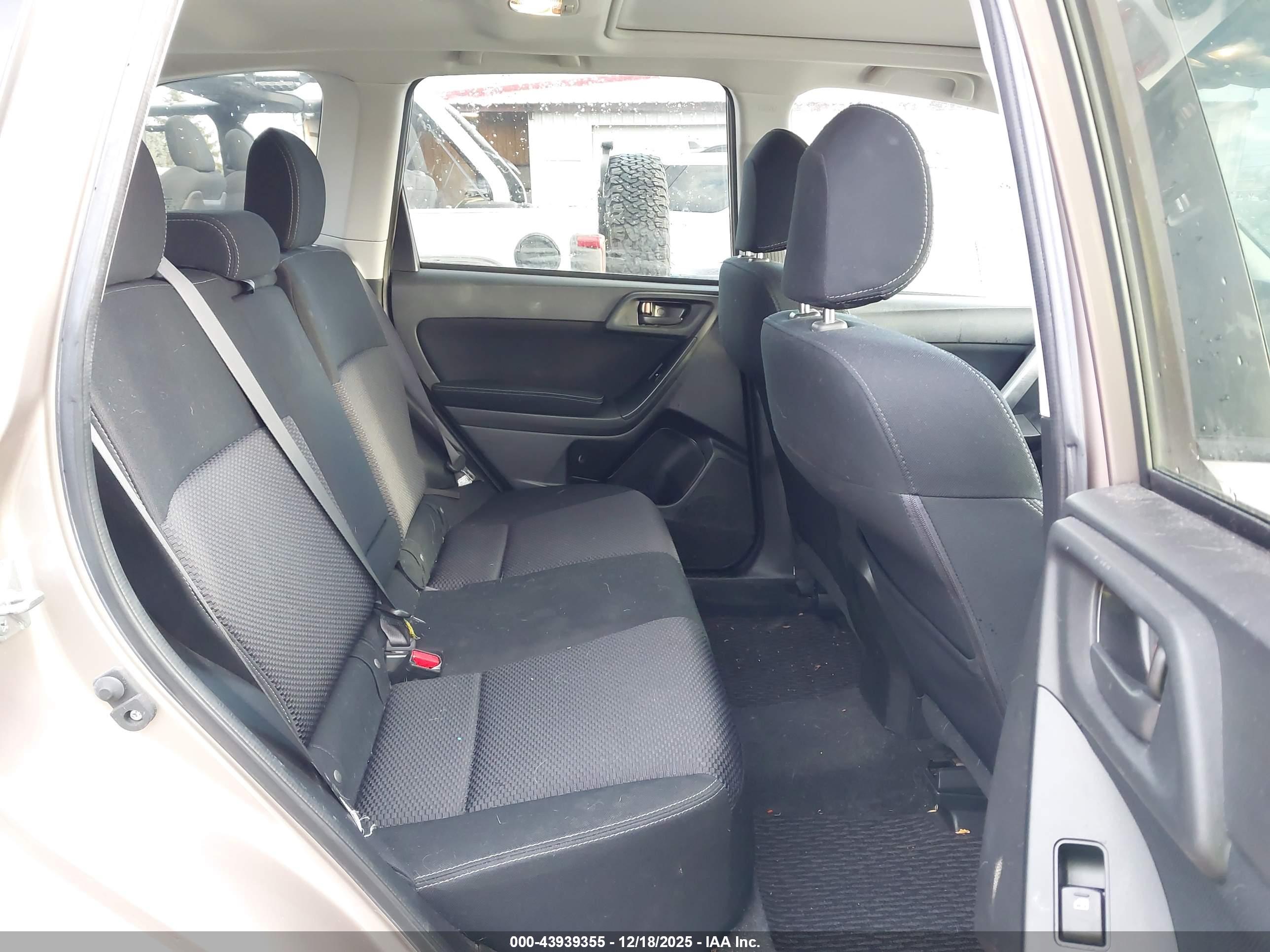 SUBARU FORESTER image 8