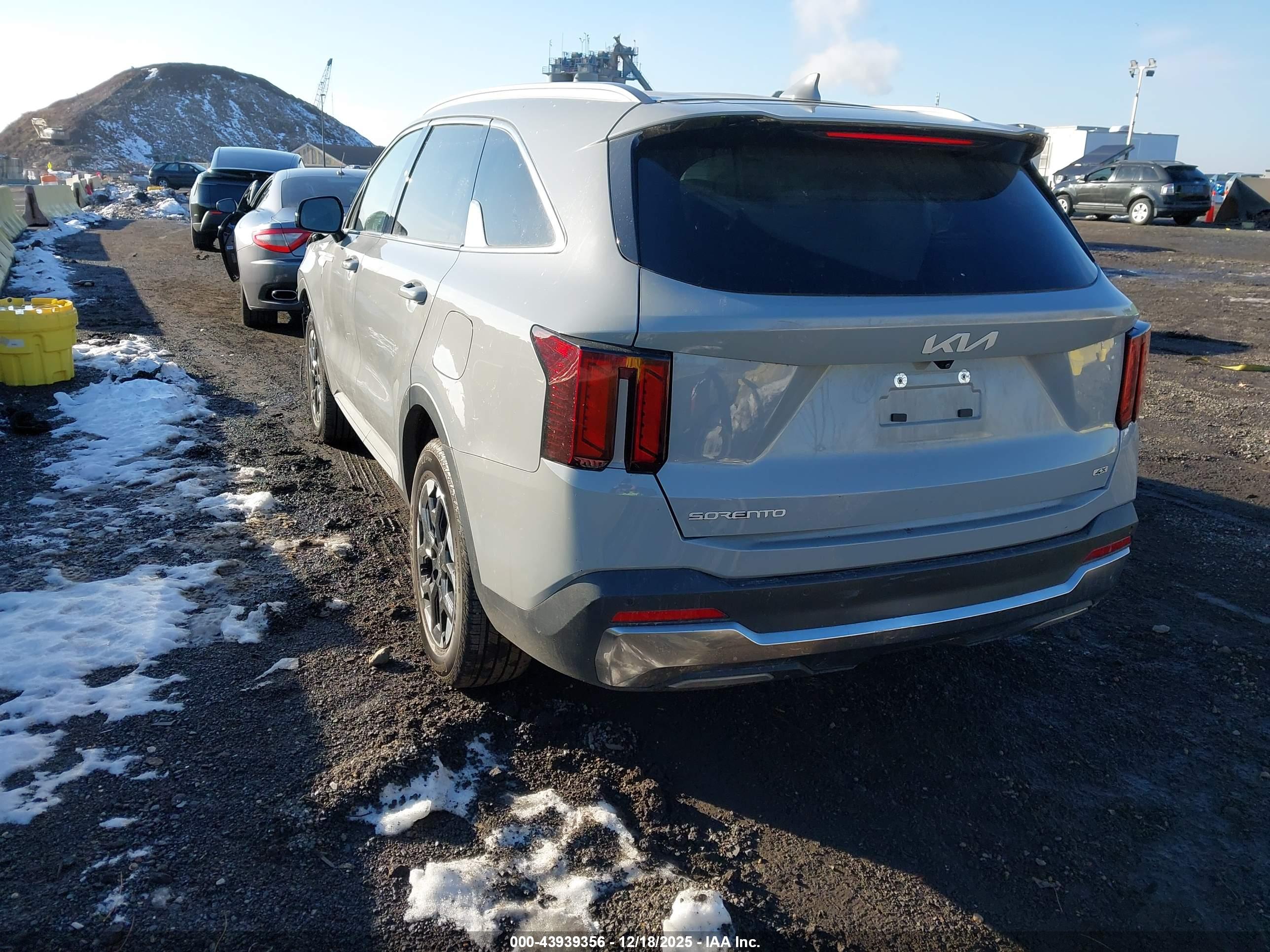 KIA SORENTO image 3