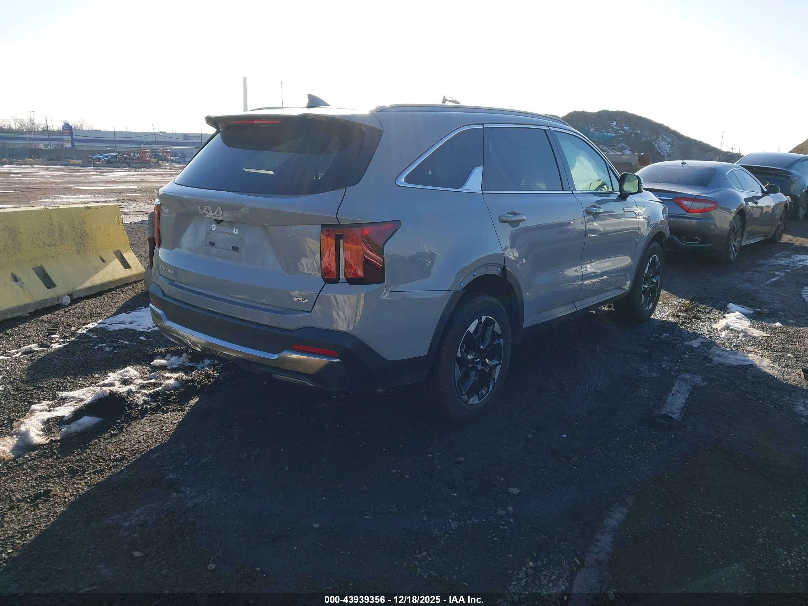 KIA SORENTO image 4
