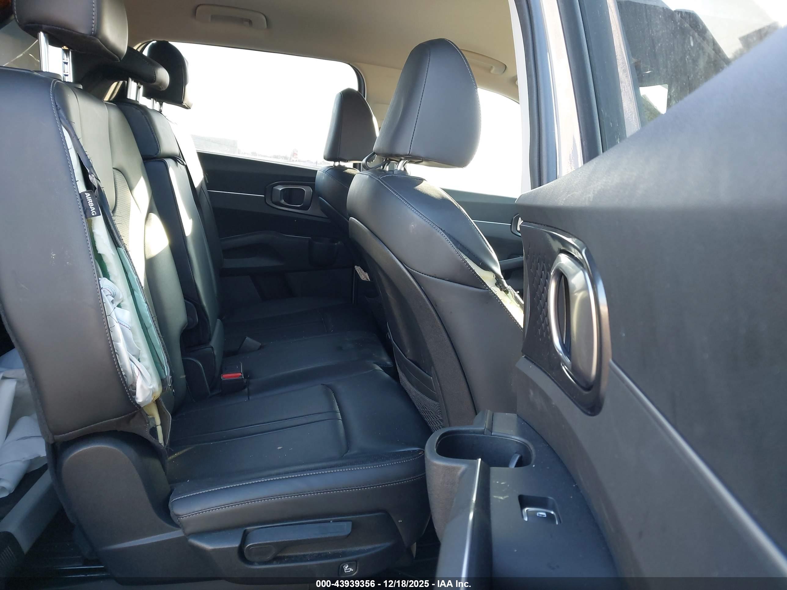 KIA SORENTO image 8
