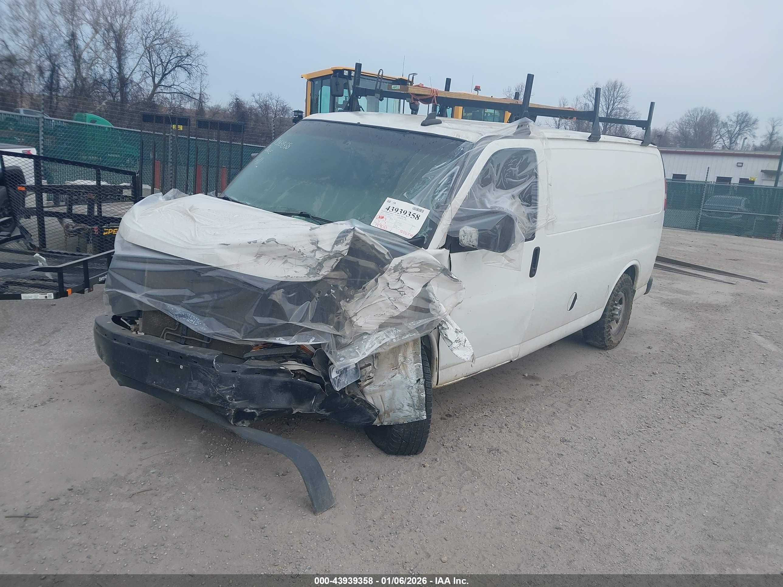 CHEVROLET EXPRESS image 2