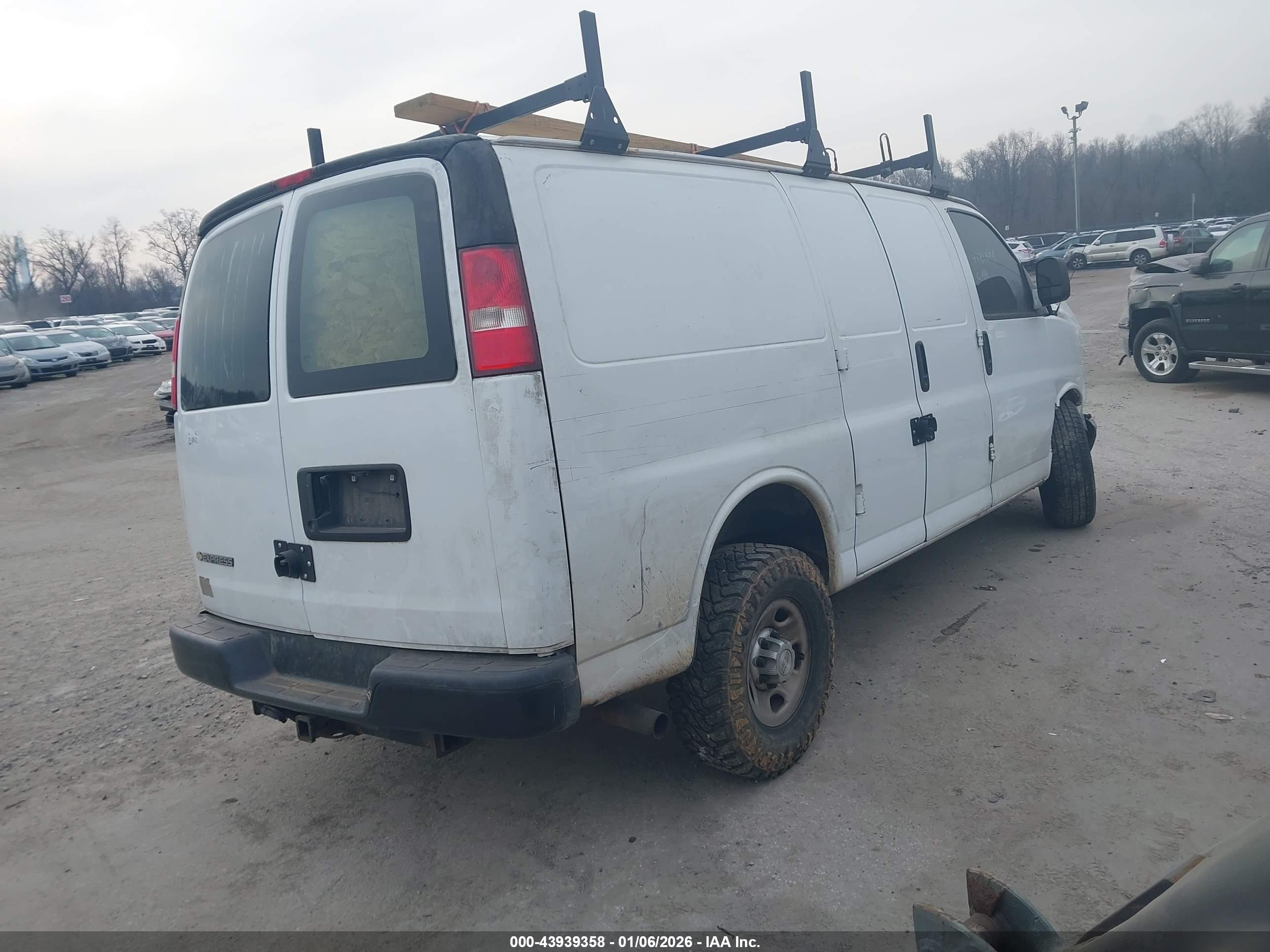 CHEVROLET EXPRESS image 4