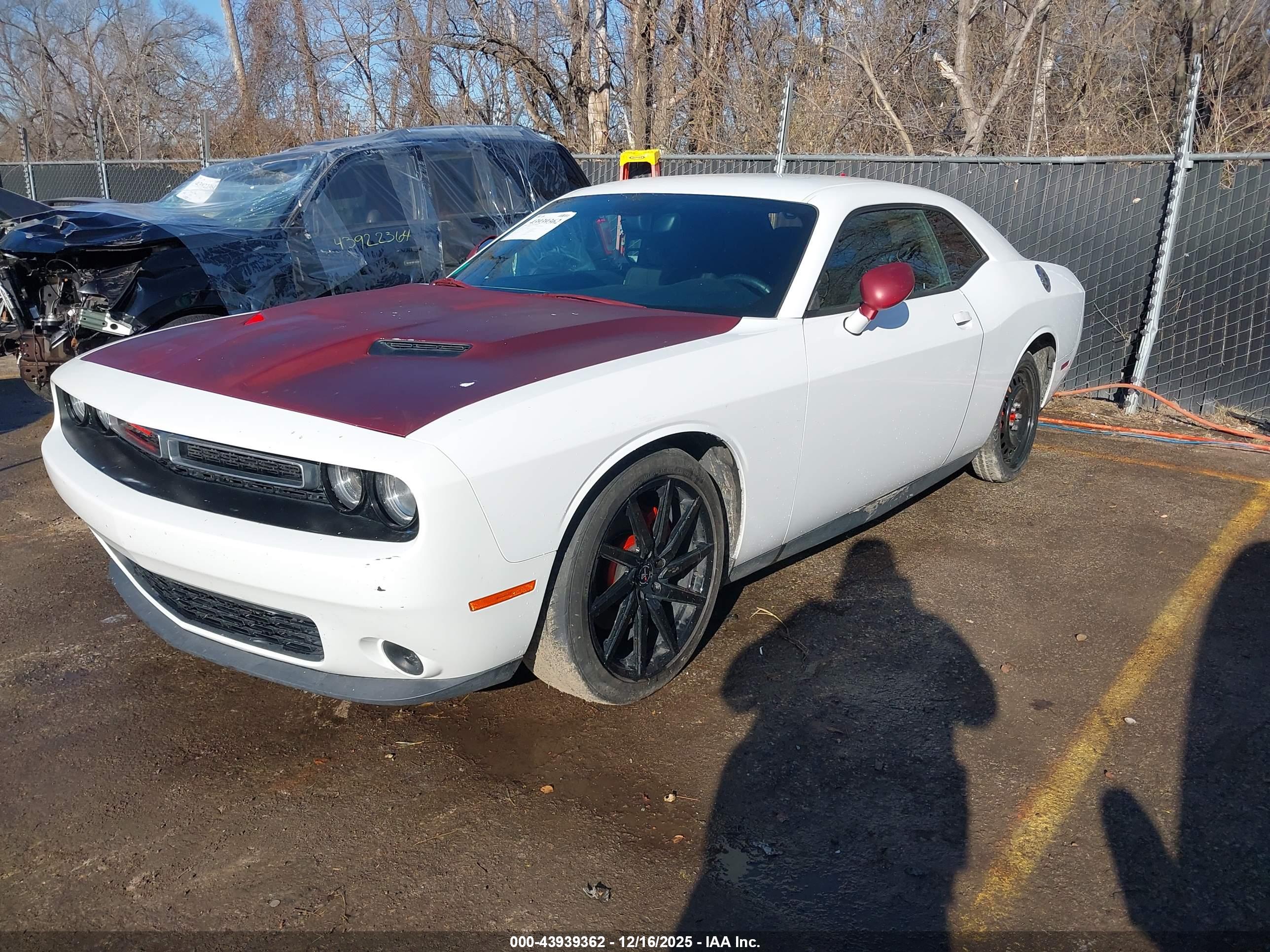 DODGE CHALLENGER image 2