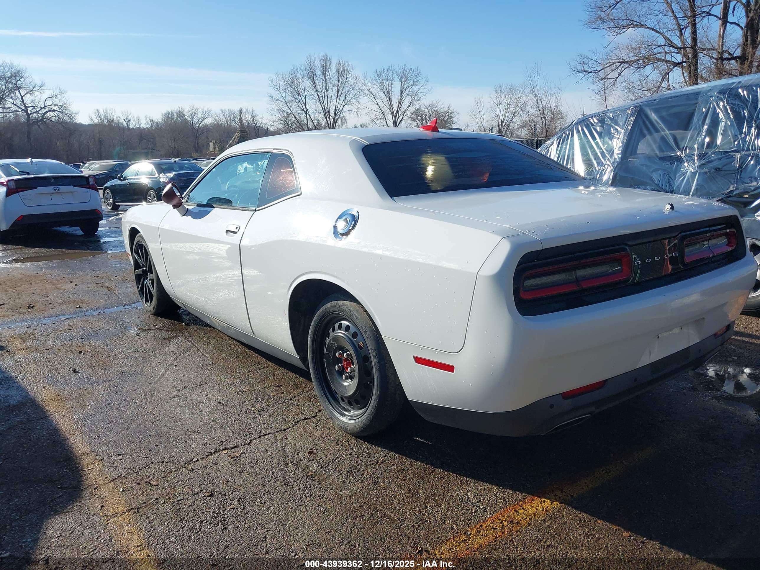 DODGE CHALLENGER image 3