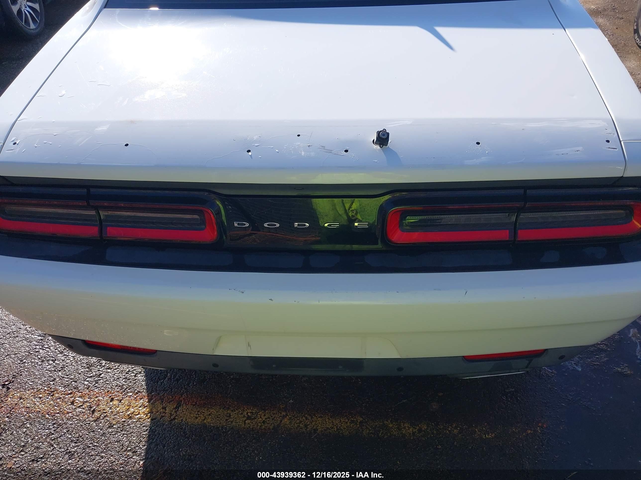 DODGE CHALLENGER image 6