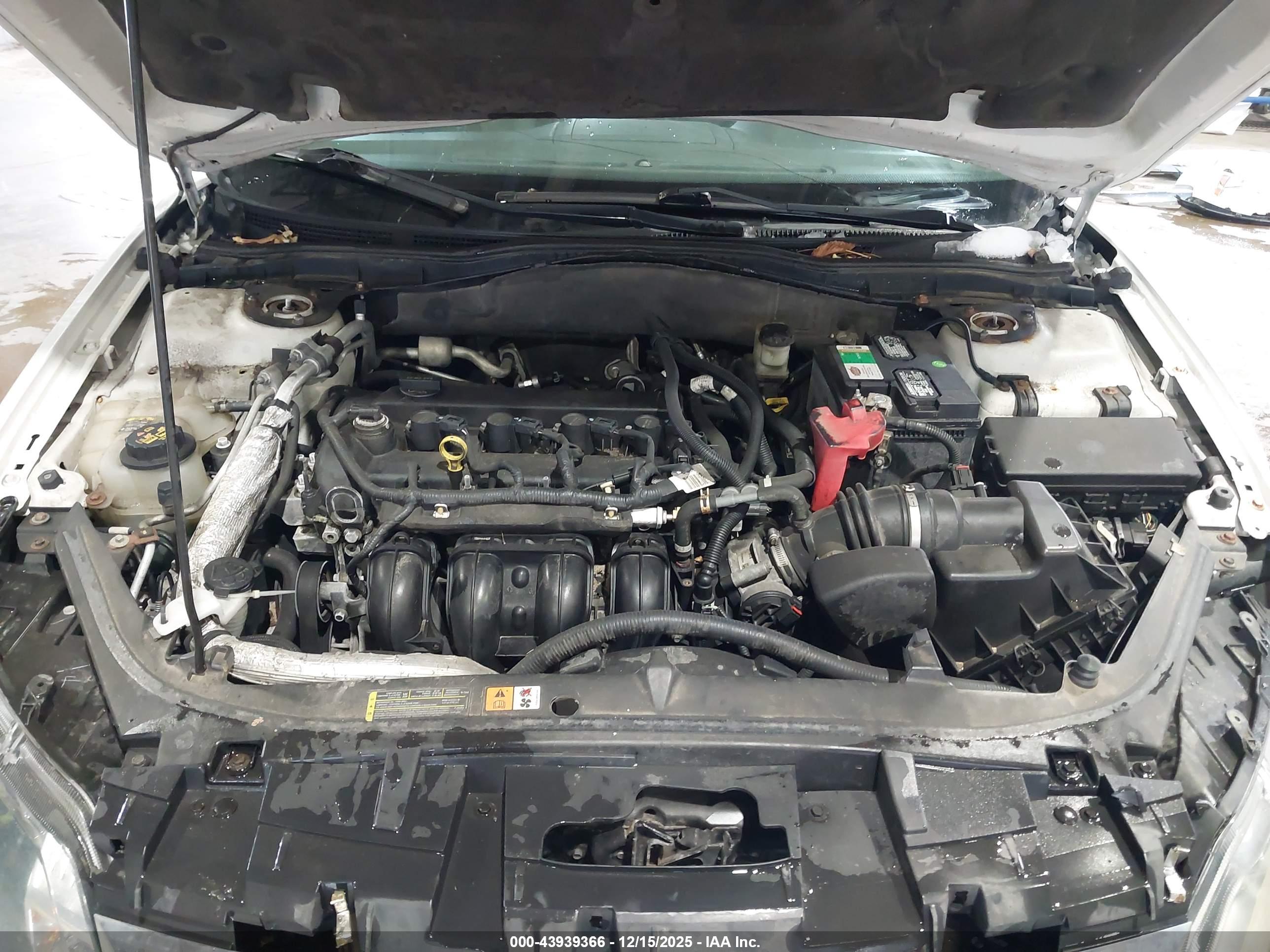FORD FUSION image 10