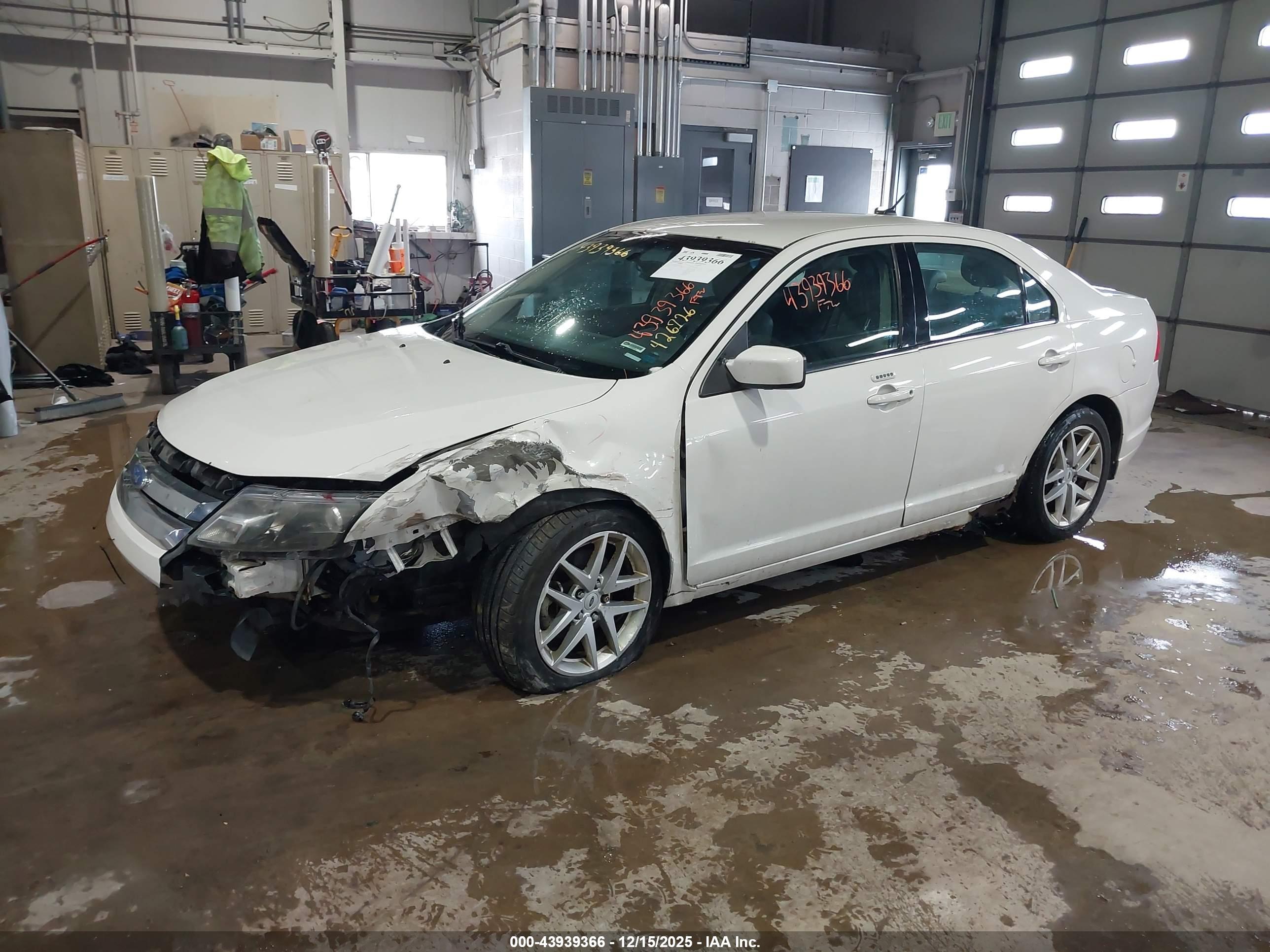 FORD FUSION image 2