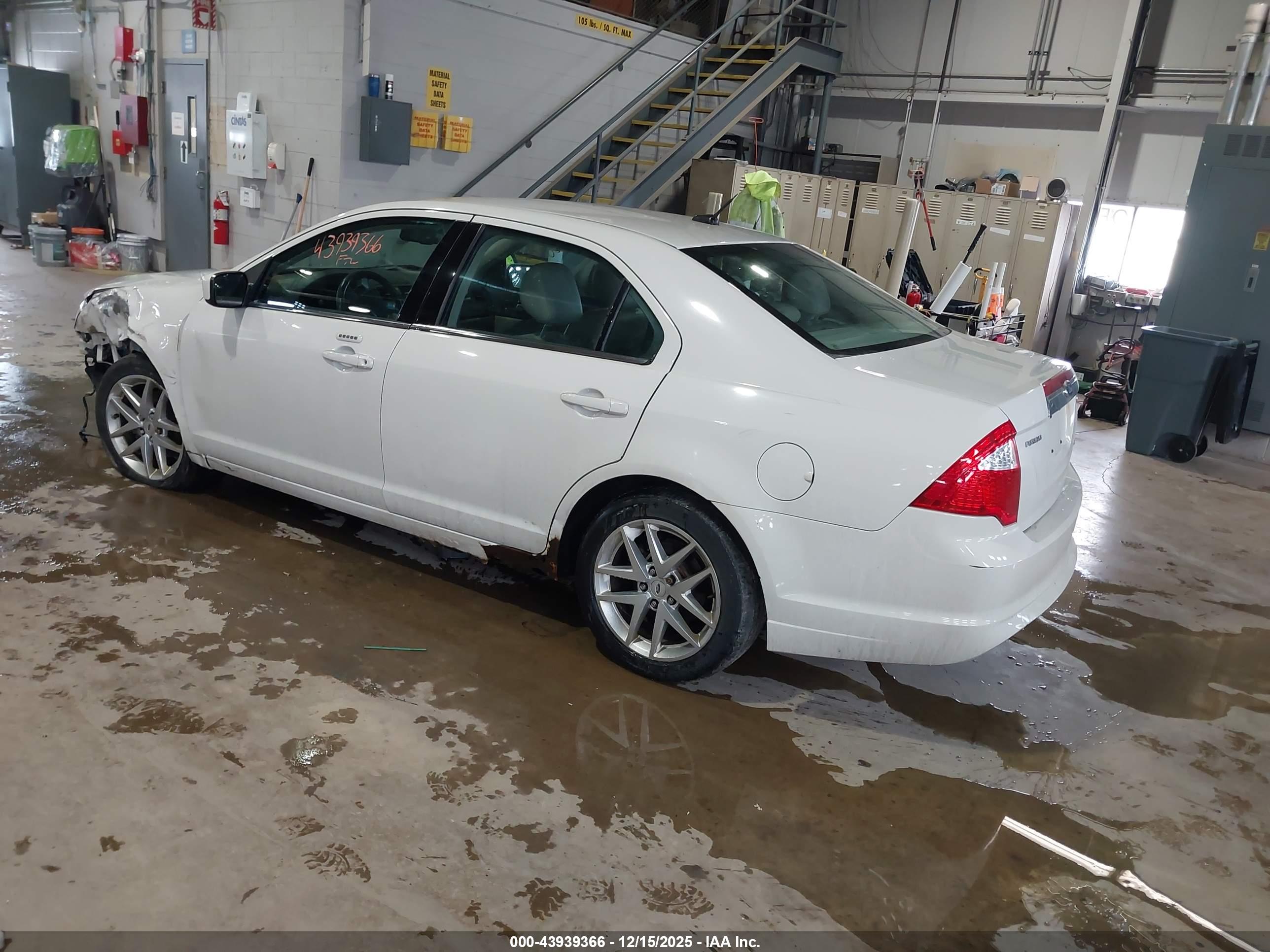 FORD FUSION image 3