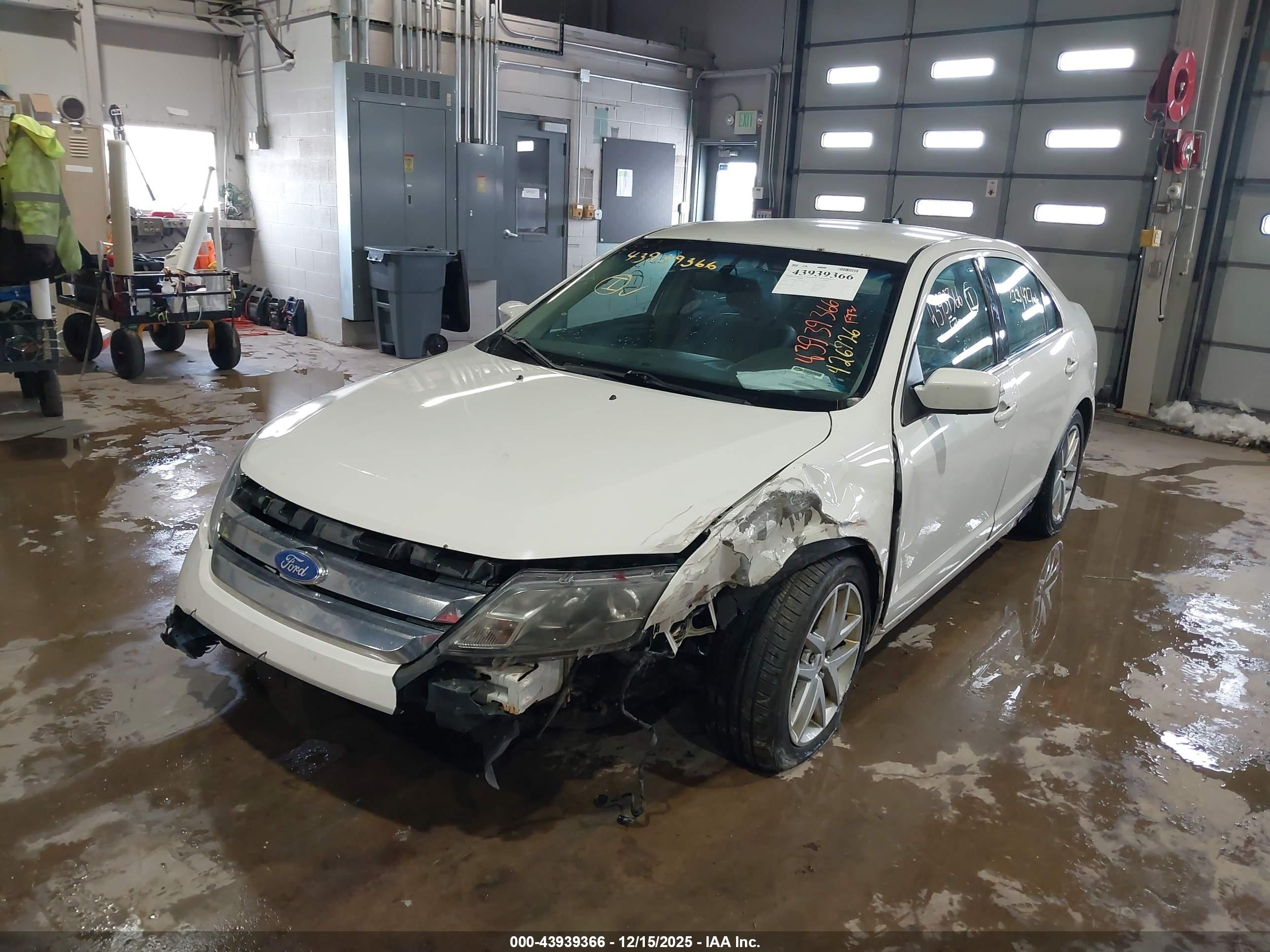 FORD FUSION image 6