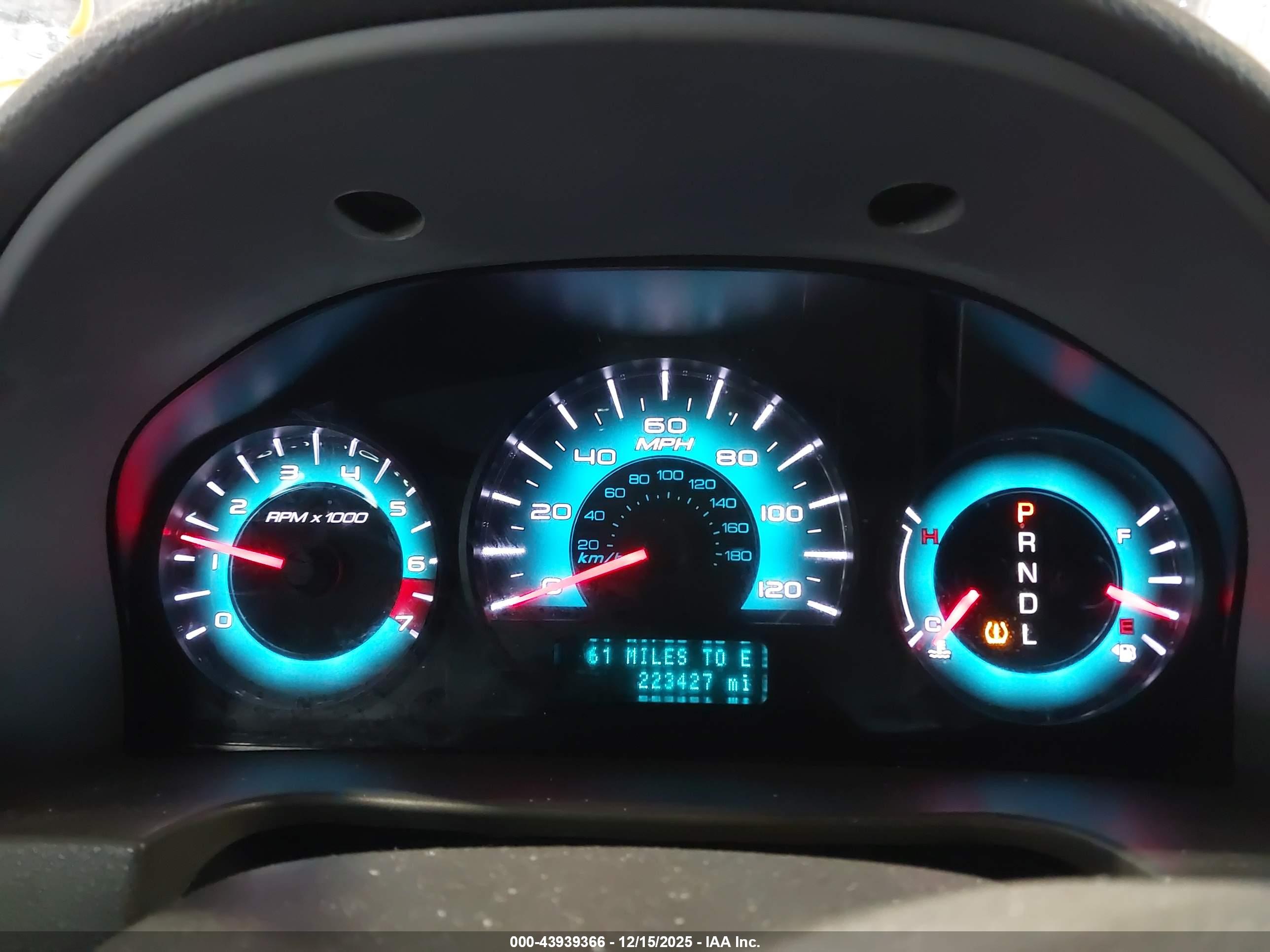 FORD FUSION image 7