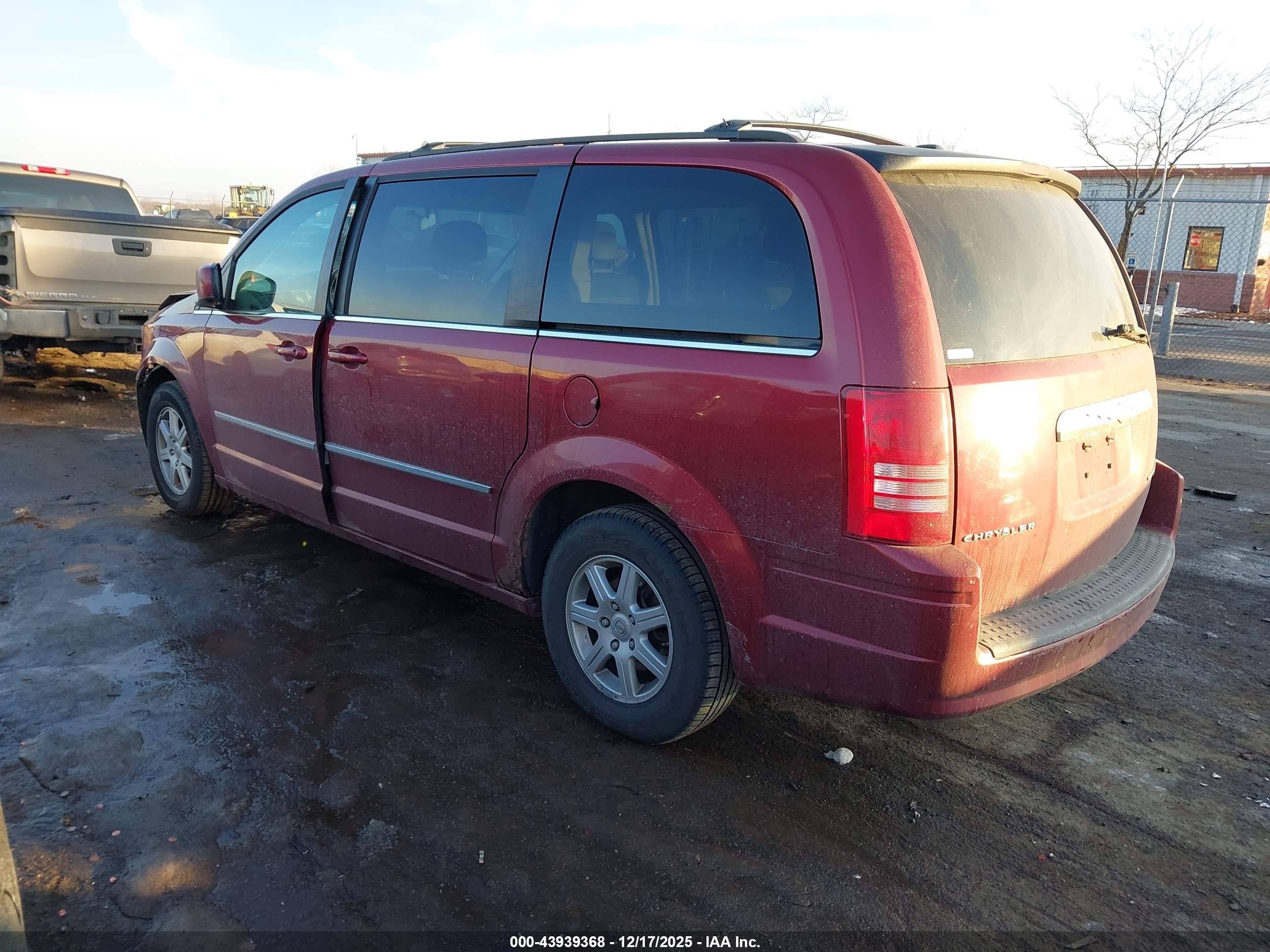 CHRYSLER TOWN image 3