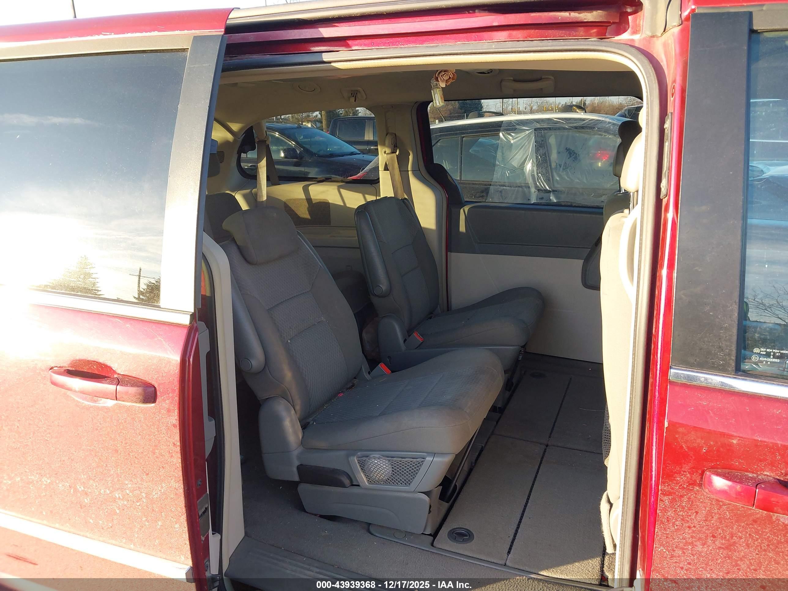 CHRYSLER TOWN image 8
