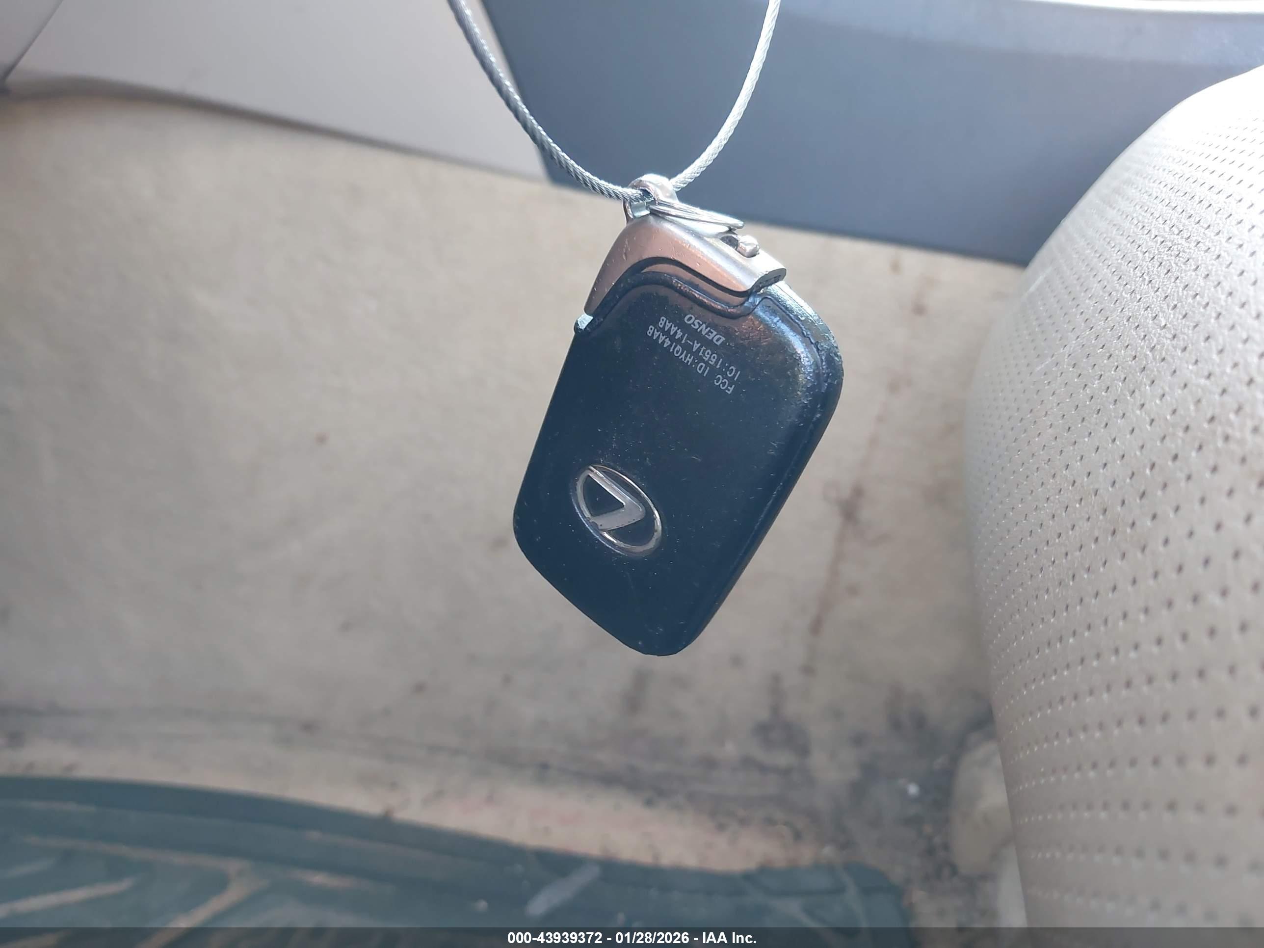 LEXUS ES image 11