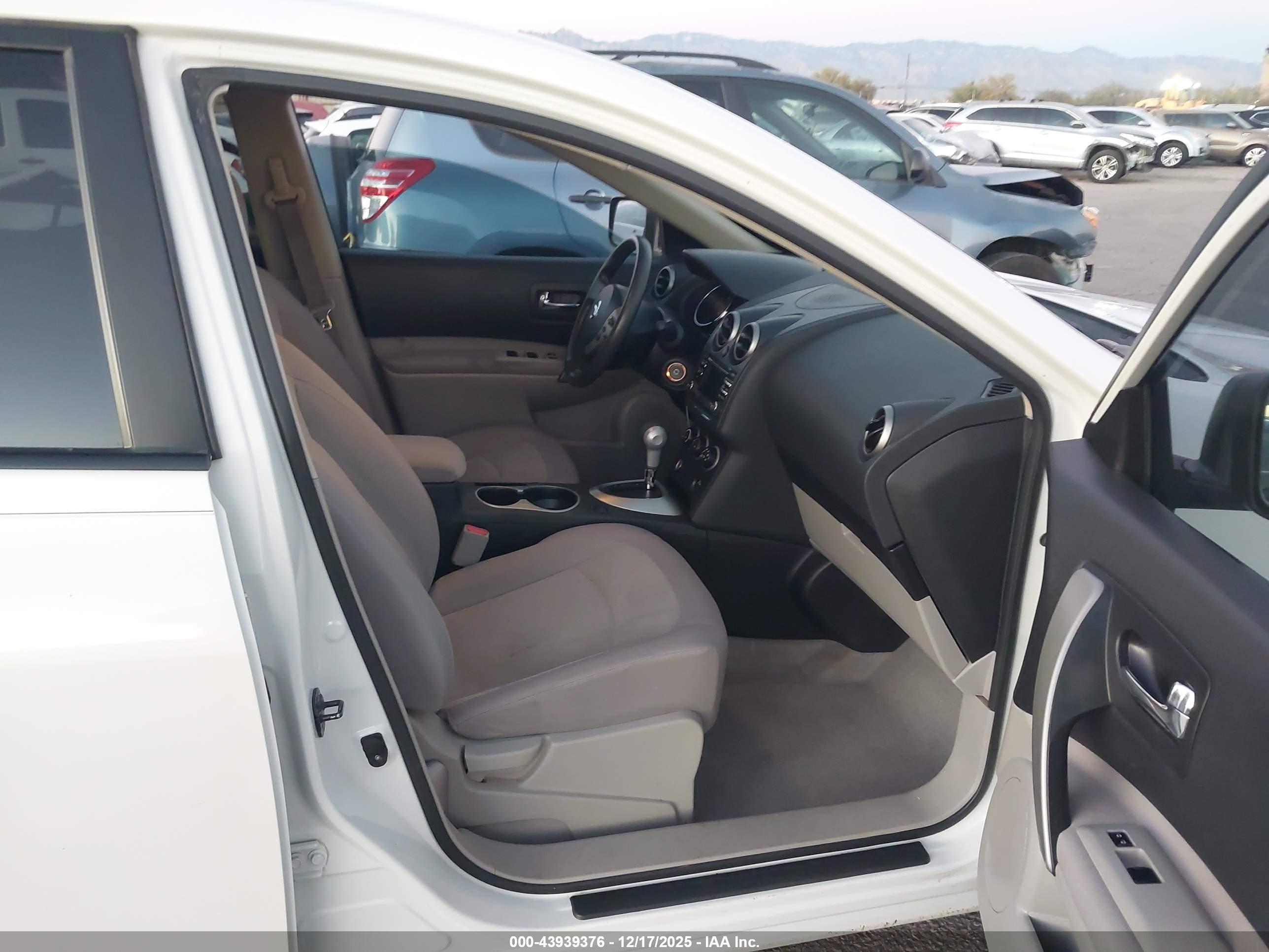 NISSAN ROGUE image 5