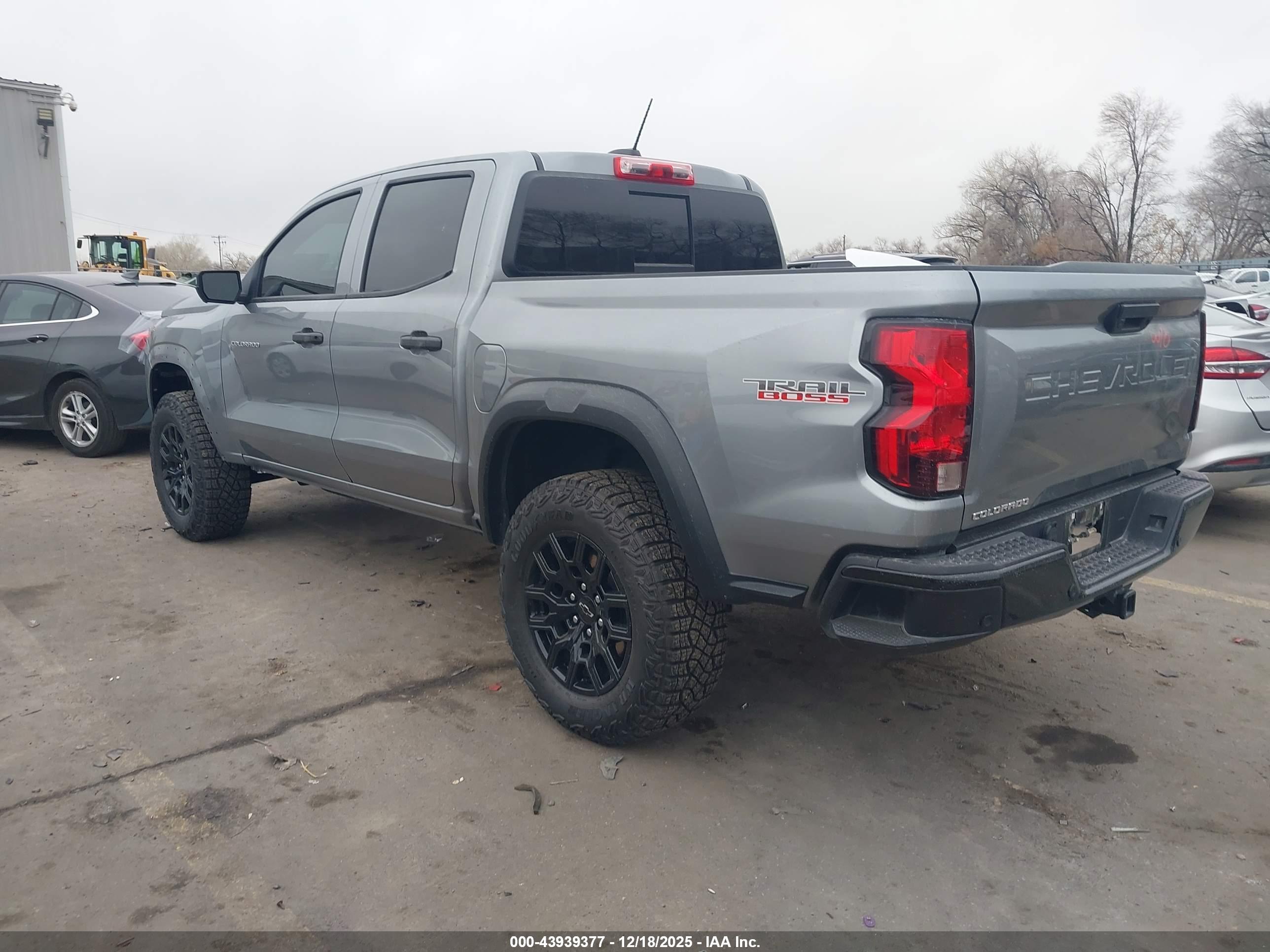 CHEVROLET COLORADO image 3