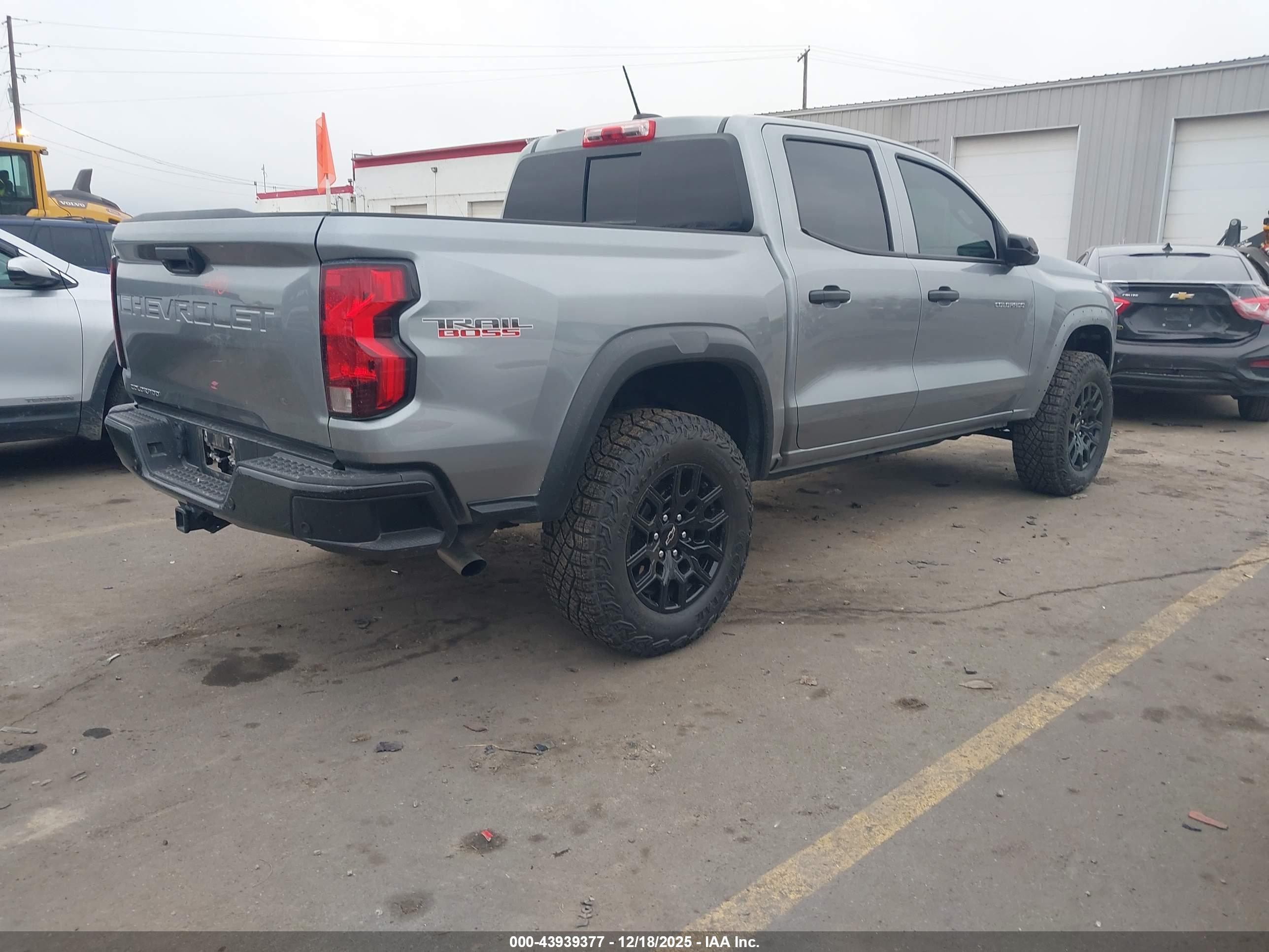 CHEVROLET COLORADO image 4