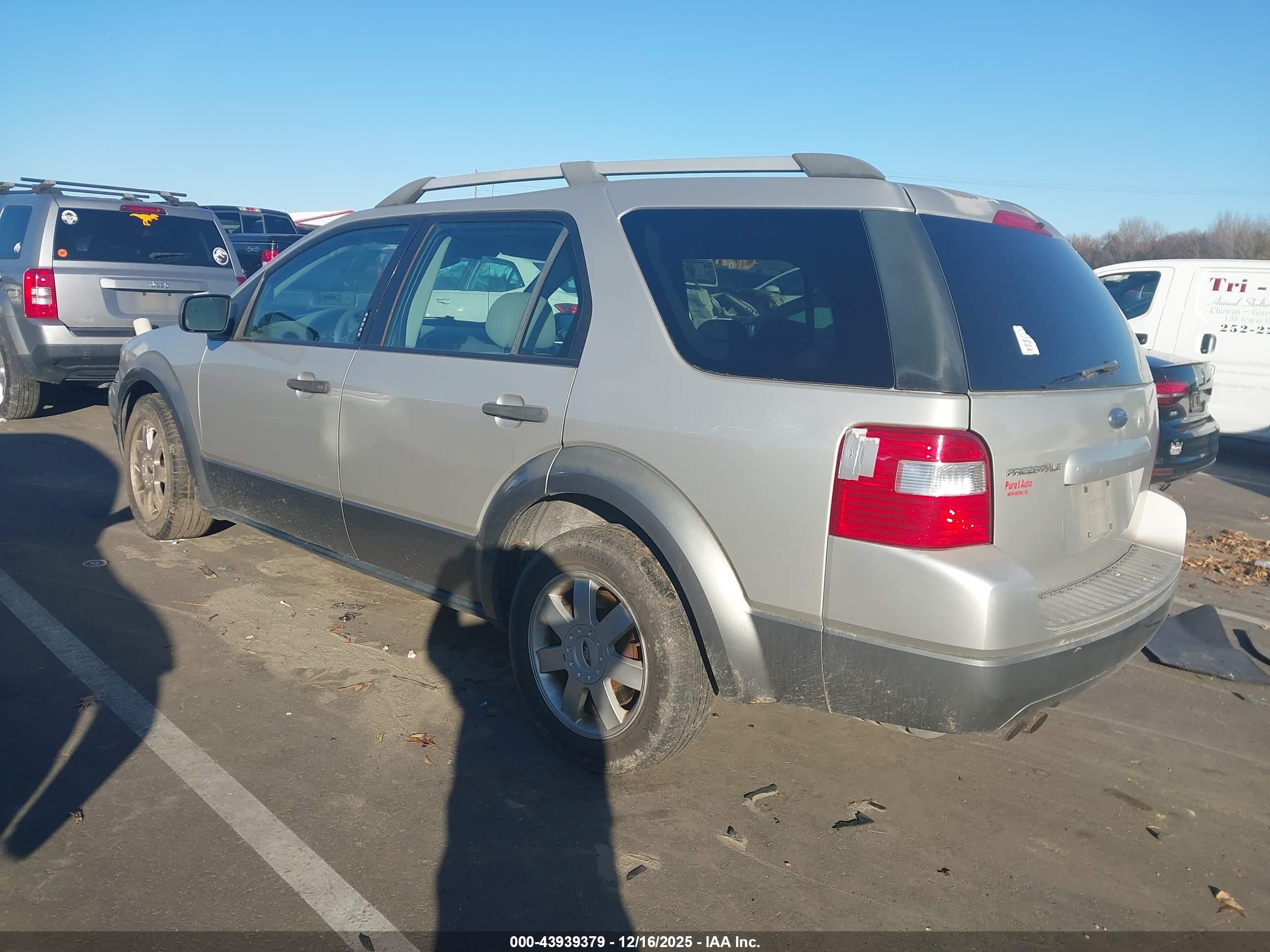 FORD FREESTYLE image 3