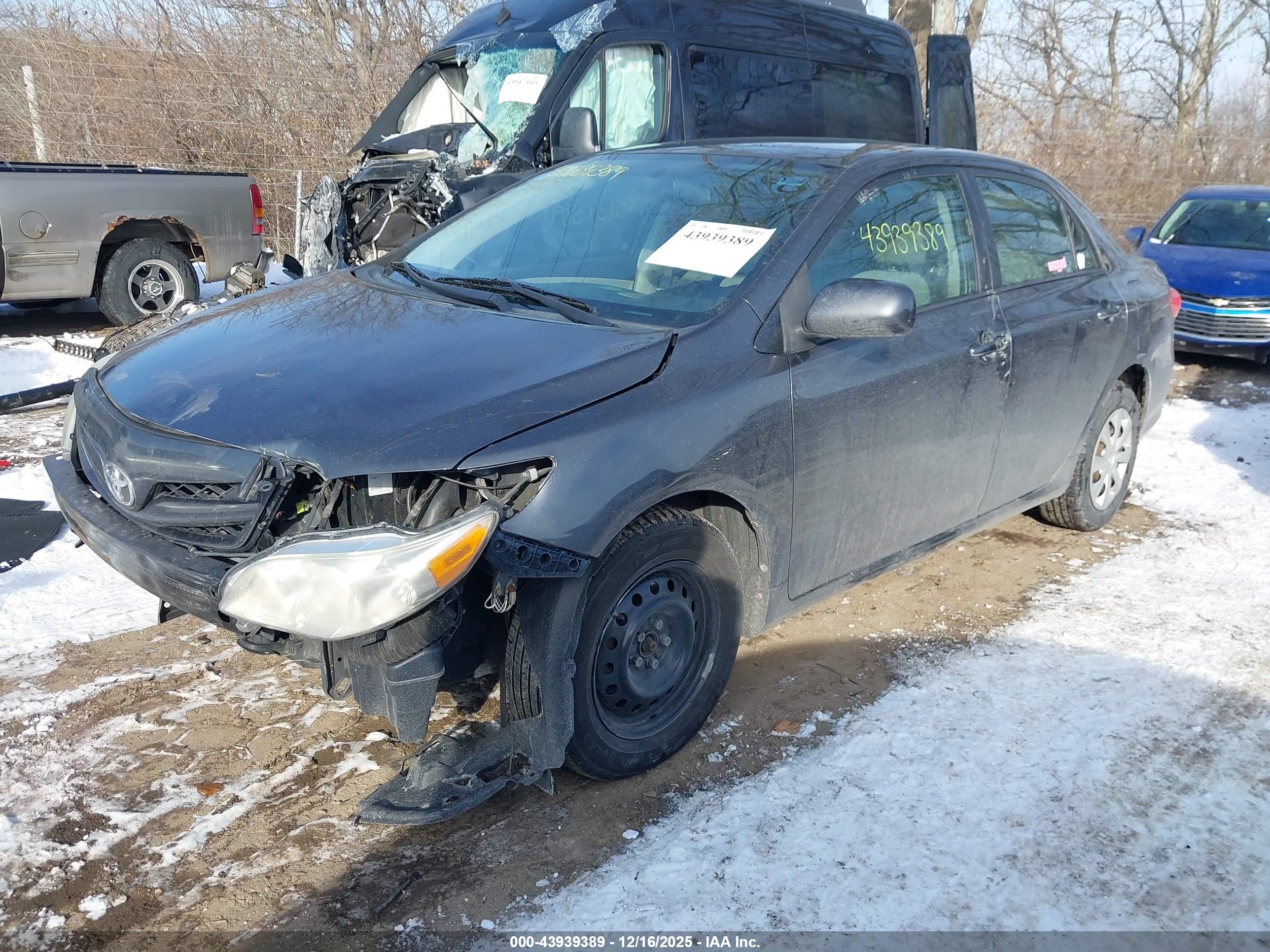 TOYOTA COROLLA image 2