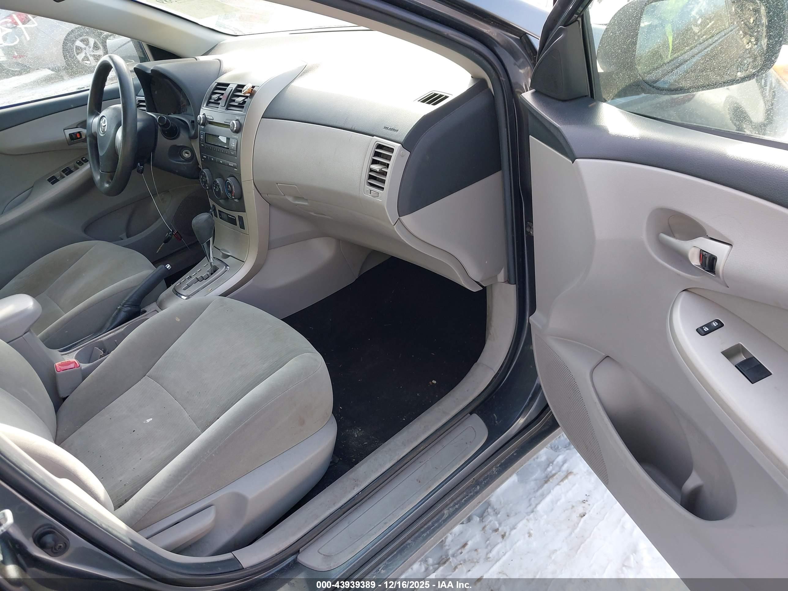 TOYOTA COROLLA image 5
