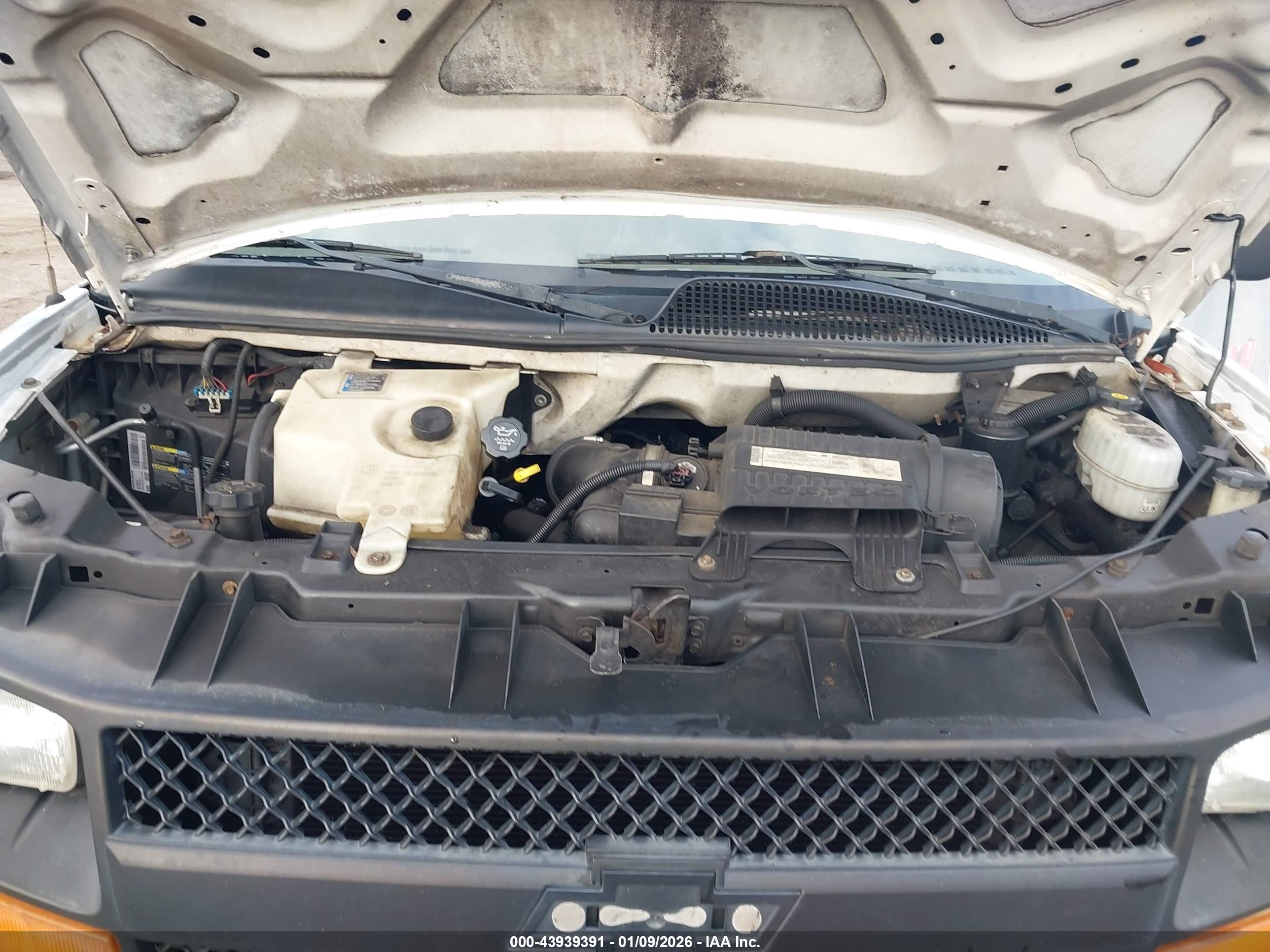 CHEVROLET EXPRESS image 10