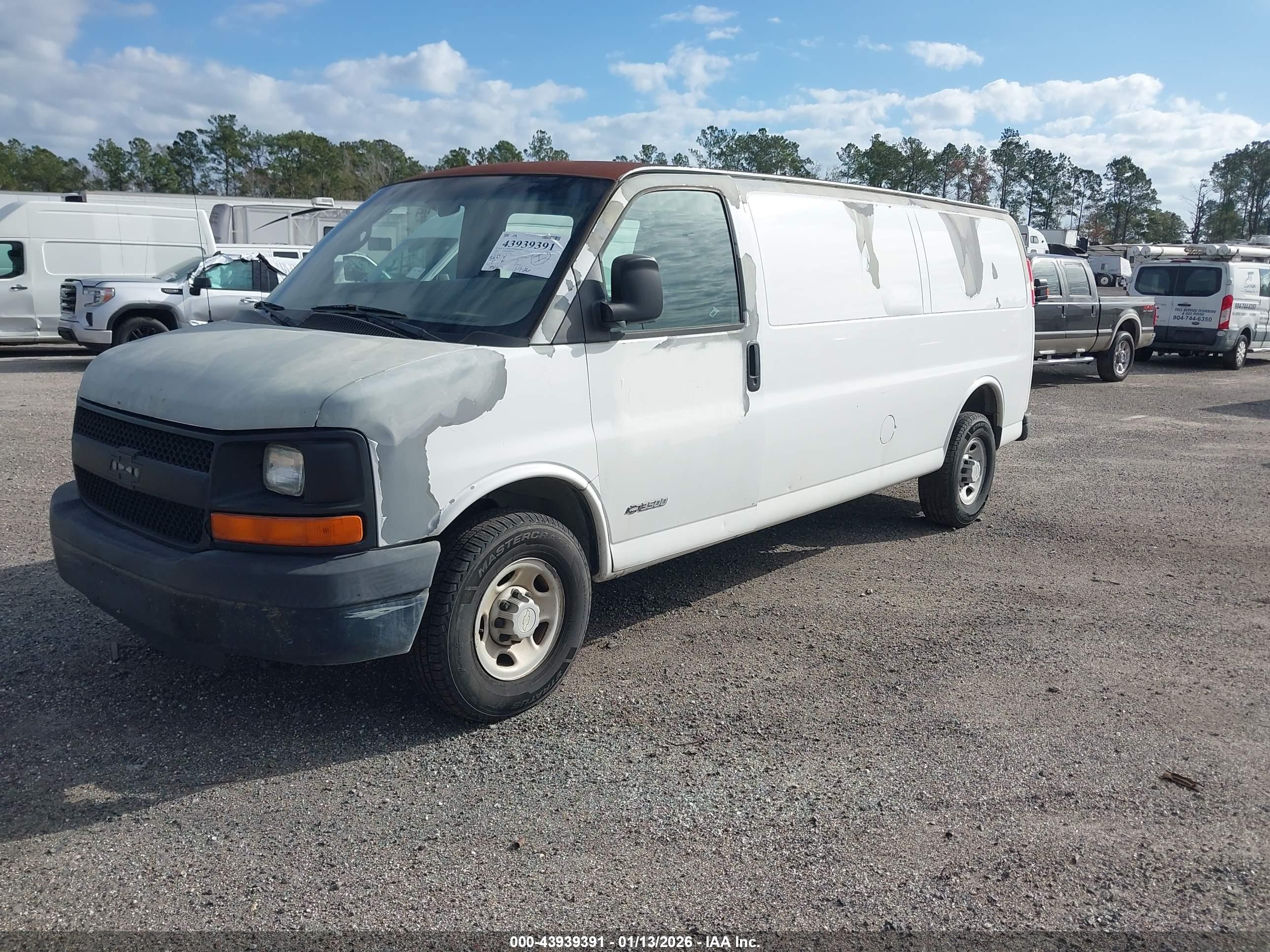 CHEVROLET EXPRESS image 2