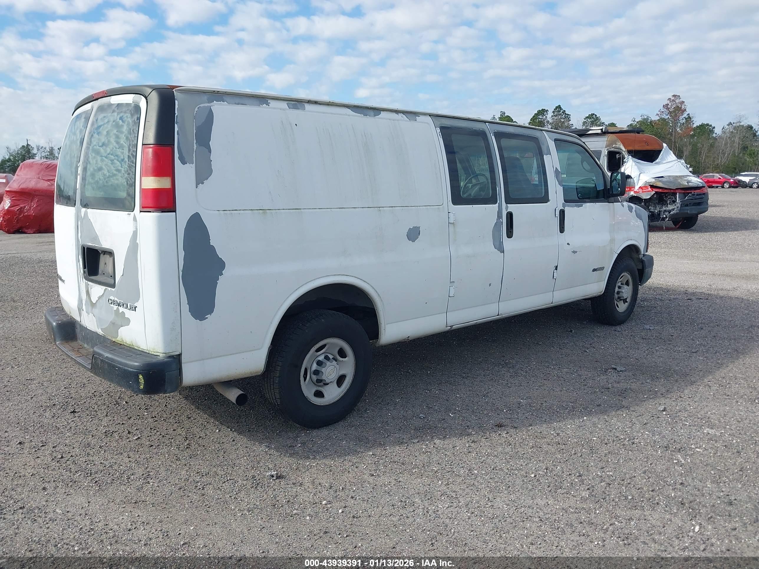 CHEVROLET EXPRESS image 4