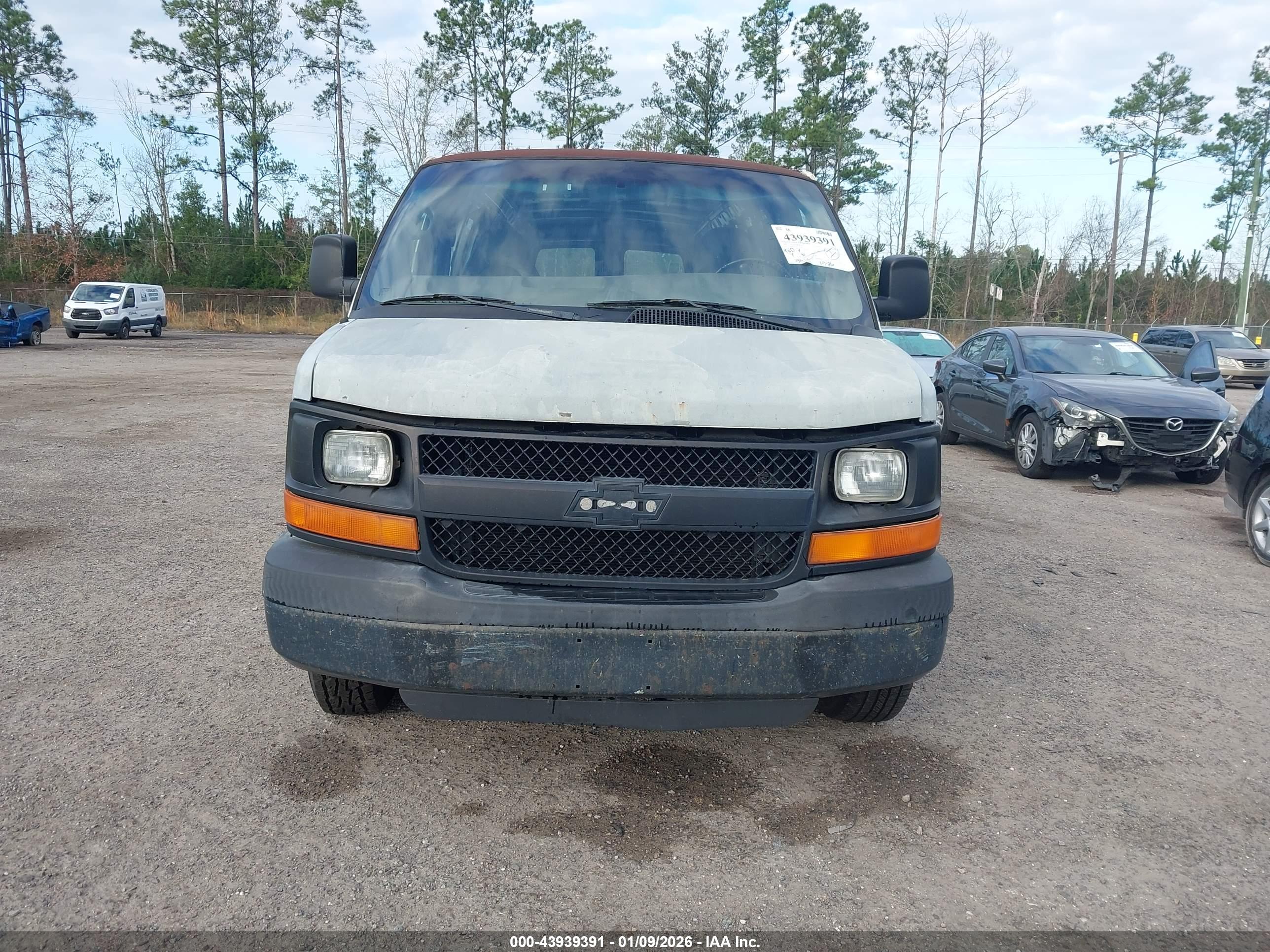 CHEVROLET EXPRESS image 6