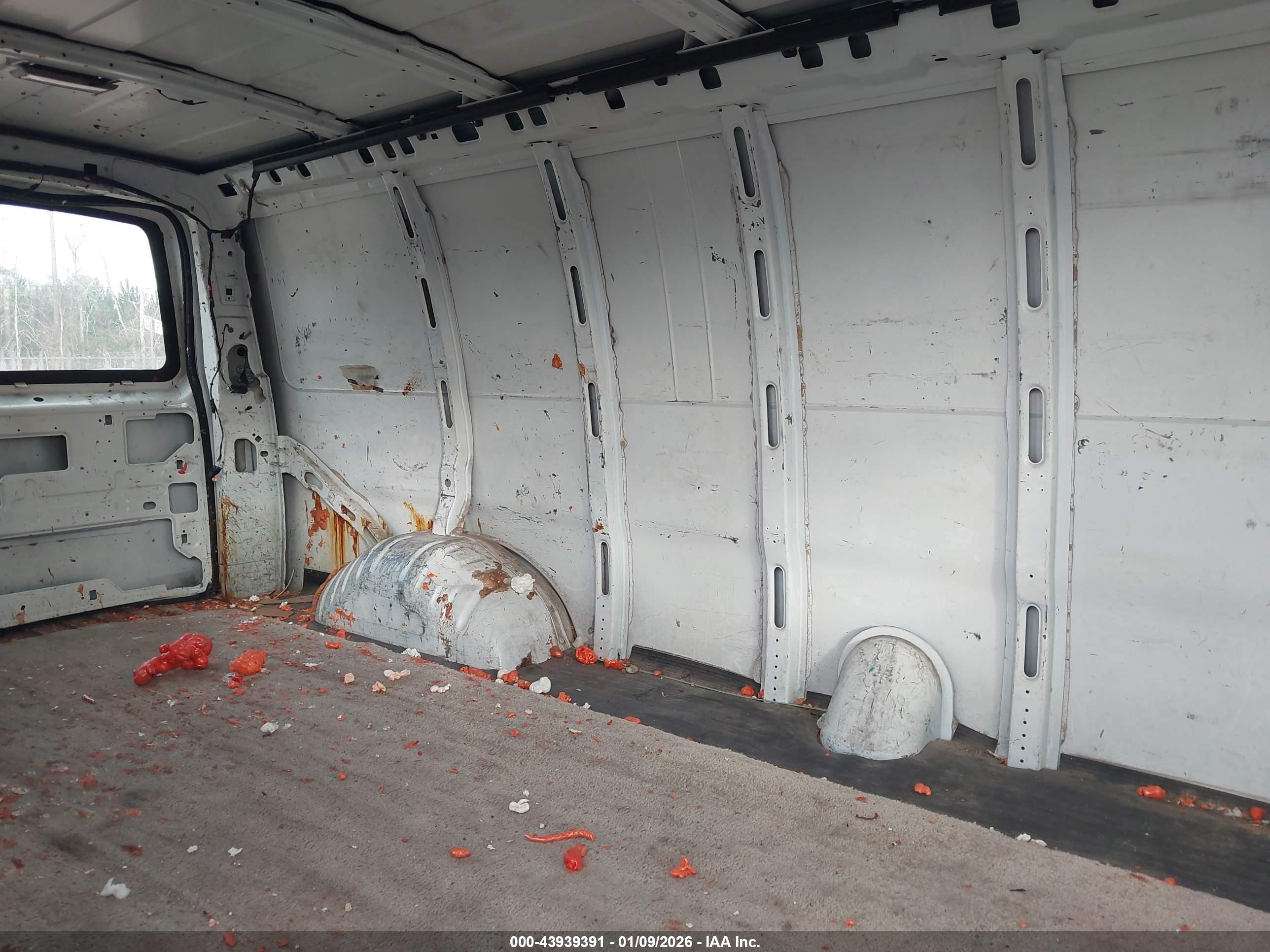 CHEVROLET EXPRESS image 8