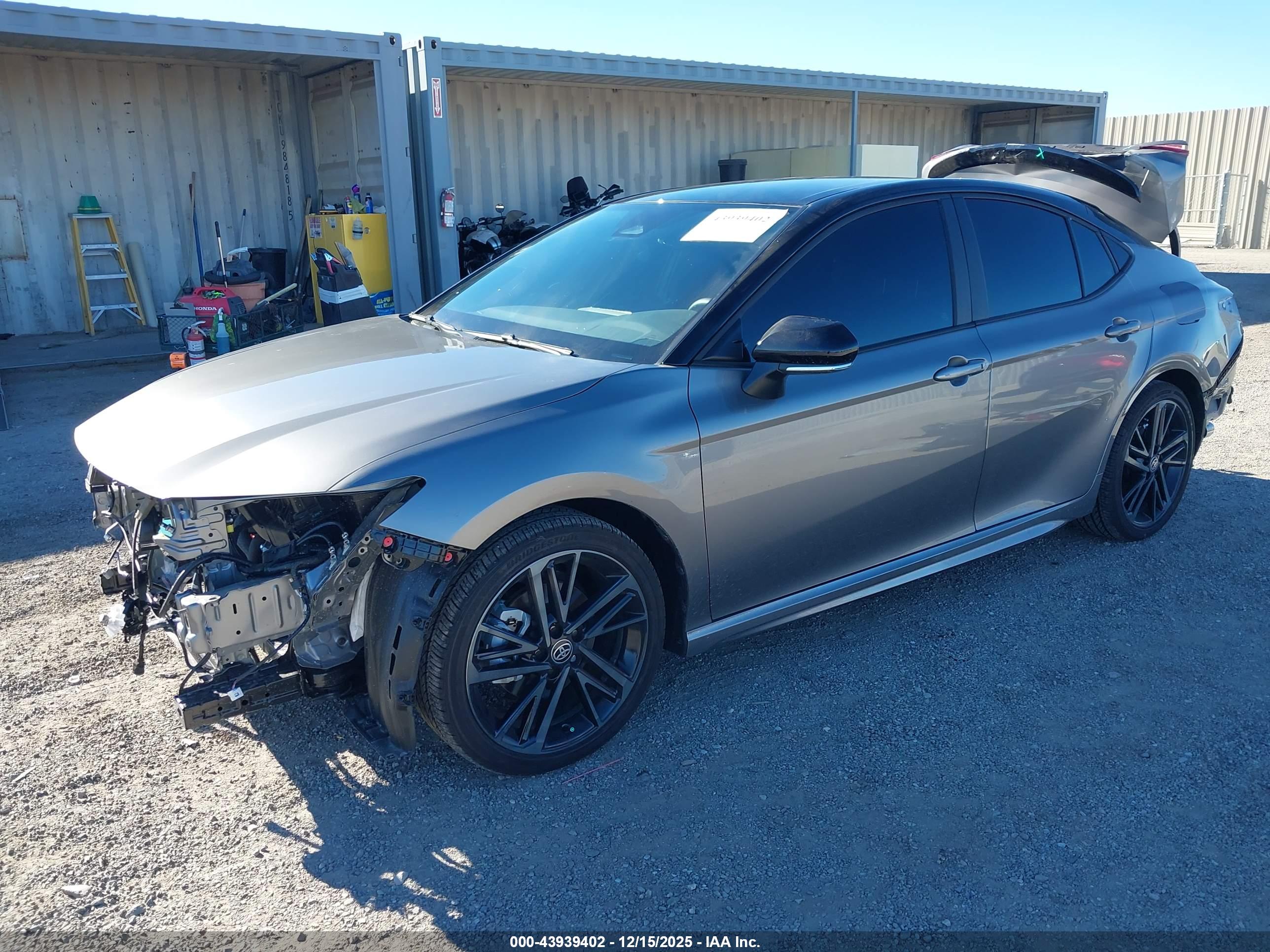 TOYOTA CAMRY image 2