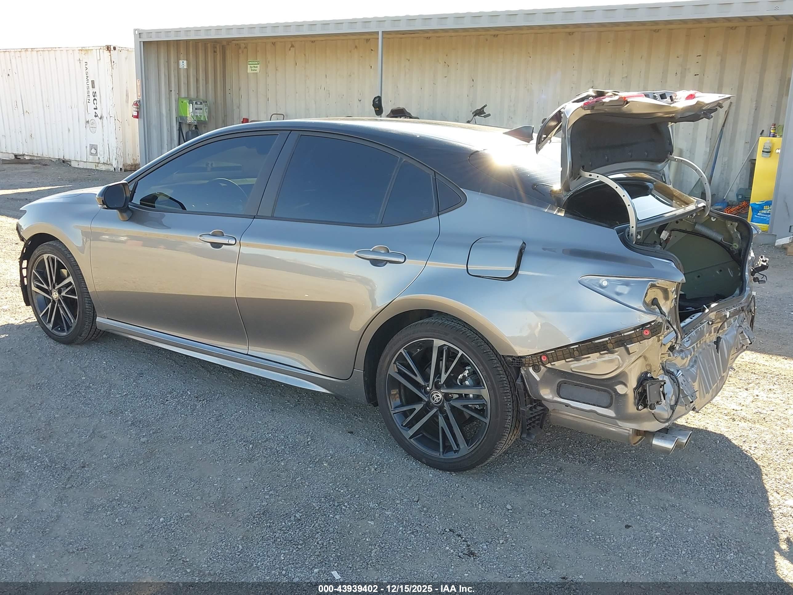 TOYOTA CAMRY image 3