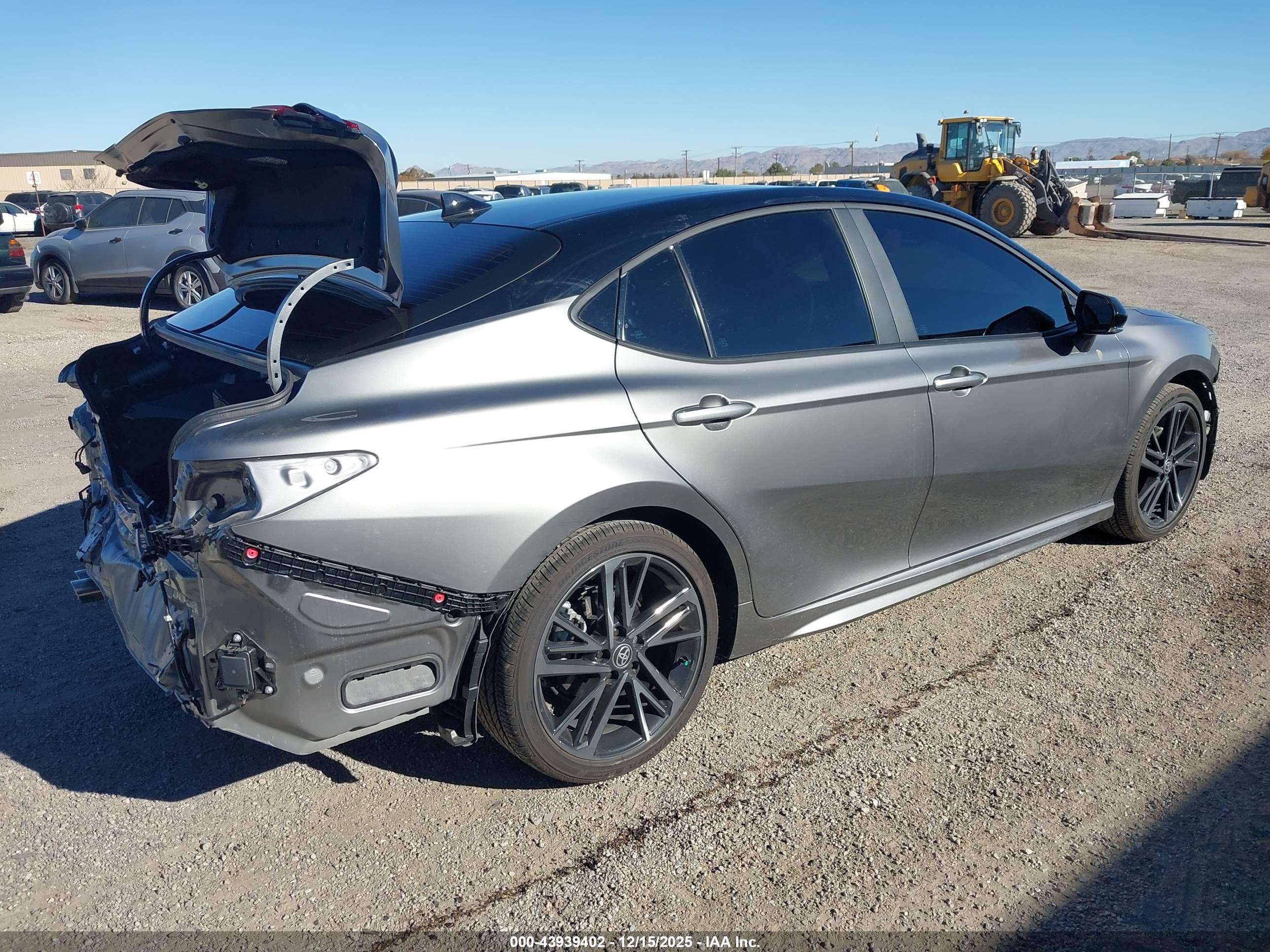 TOYOTA CAMRY image 4
