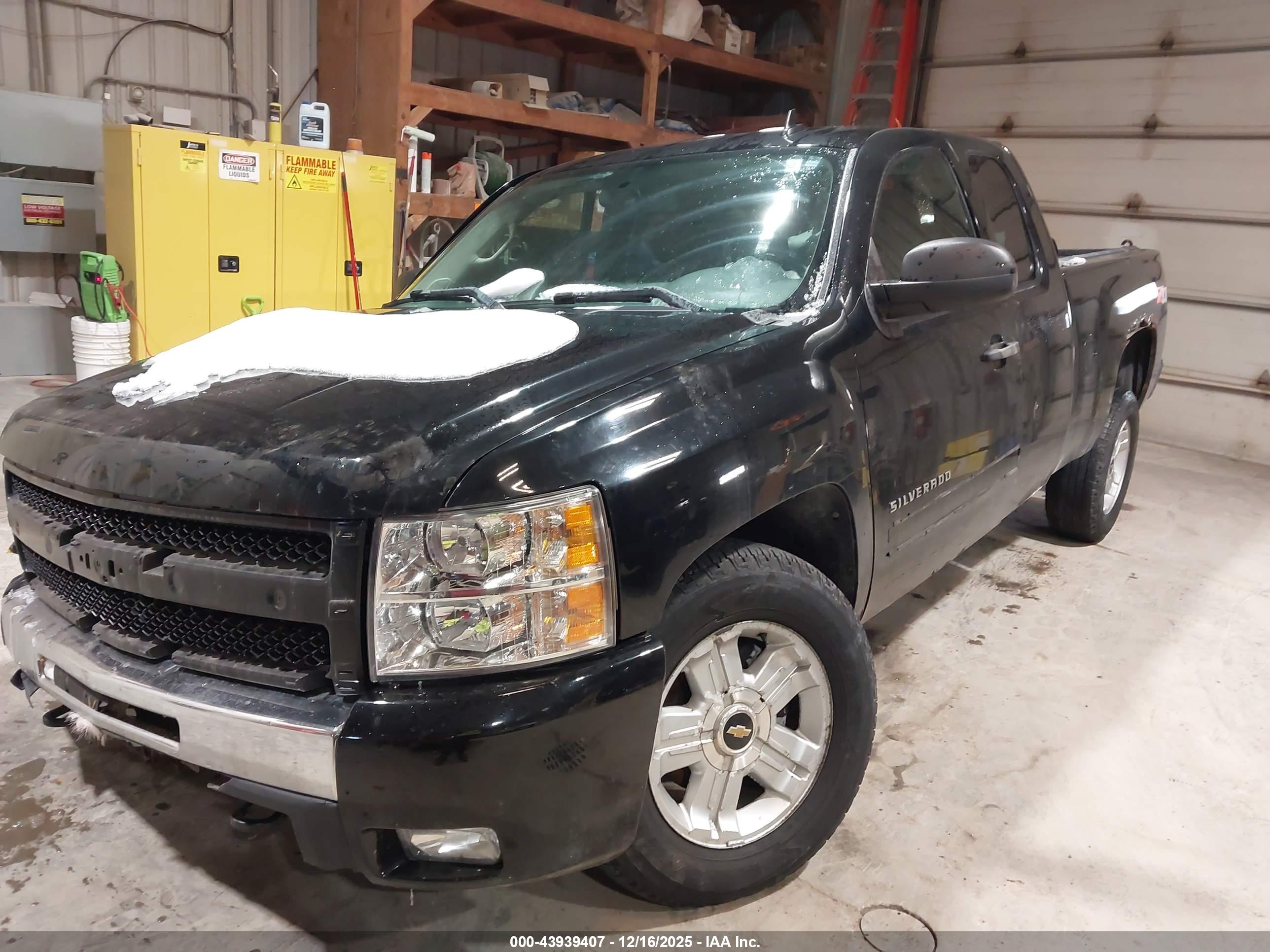 CHEVROLET SILVERADO image 2