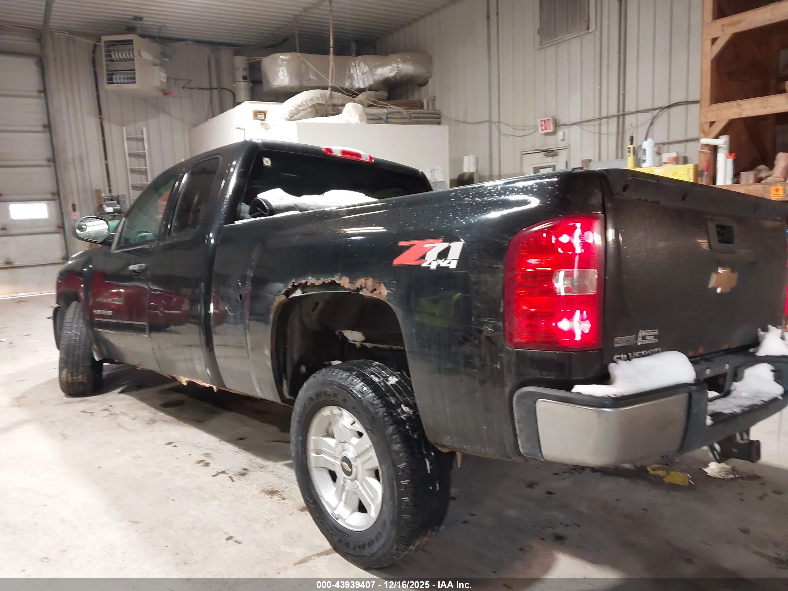 CHEVROLET SILVERADO image 3