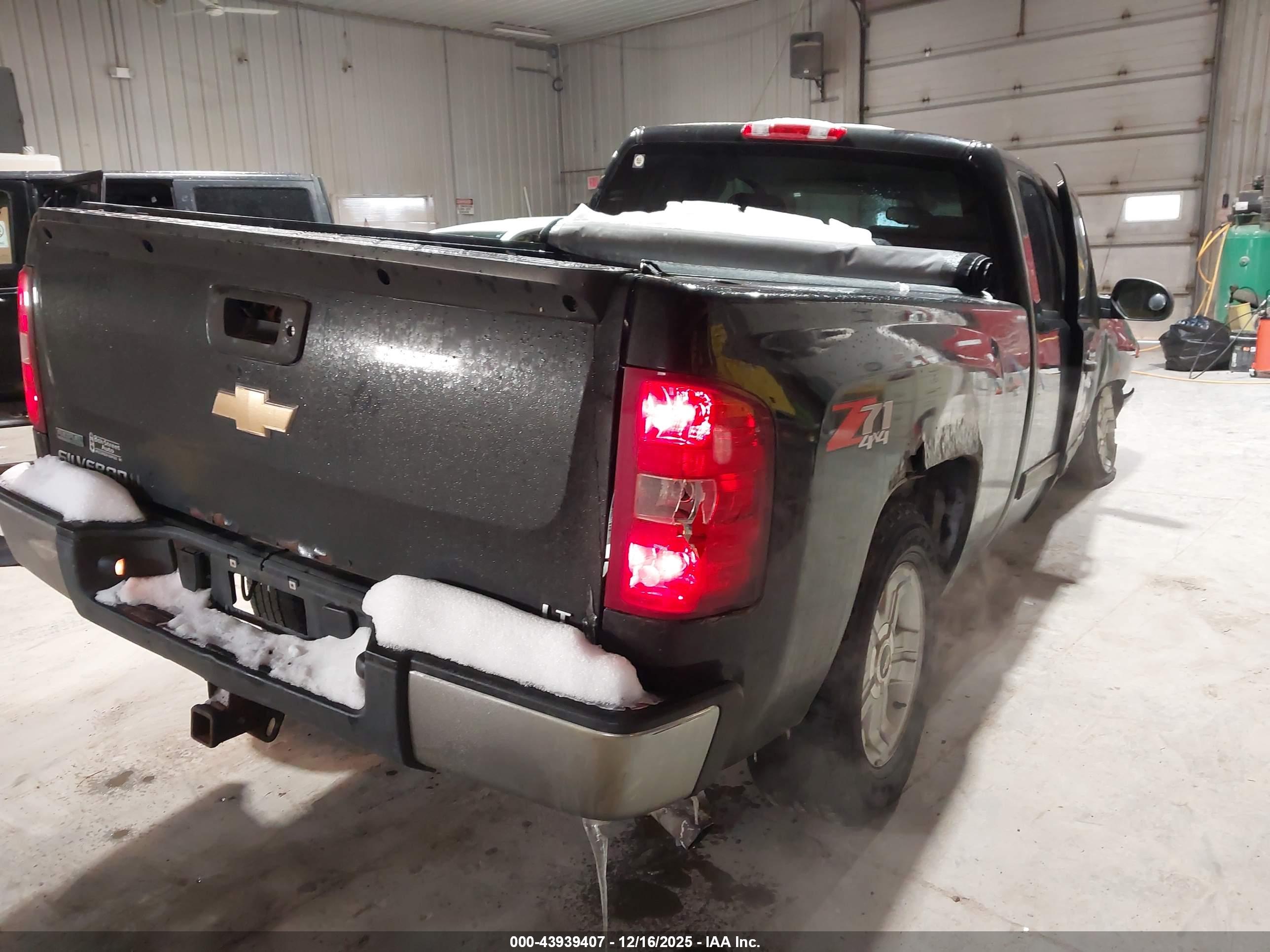 CHEVROLET SILVERADO image 4