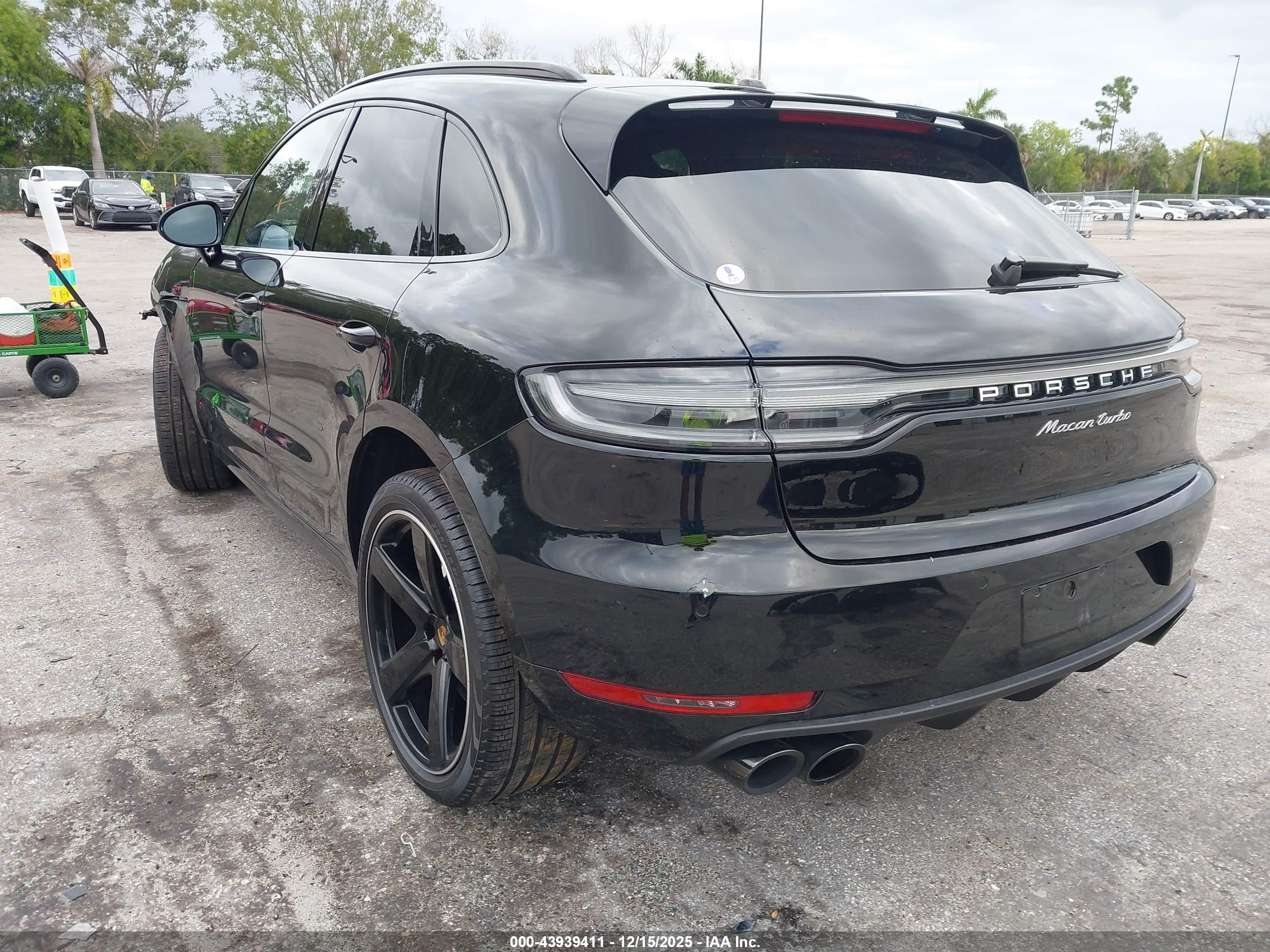 PORSCHE MACAN image 3