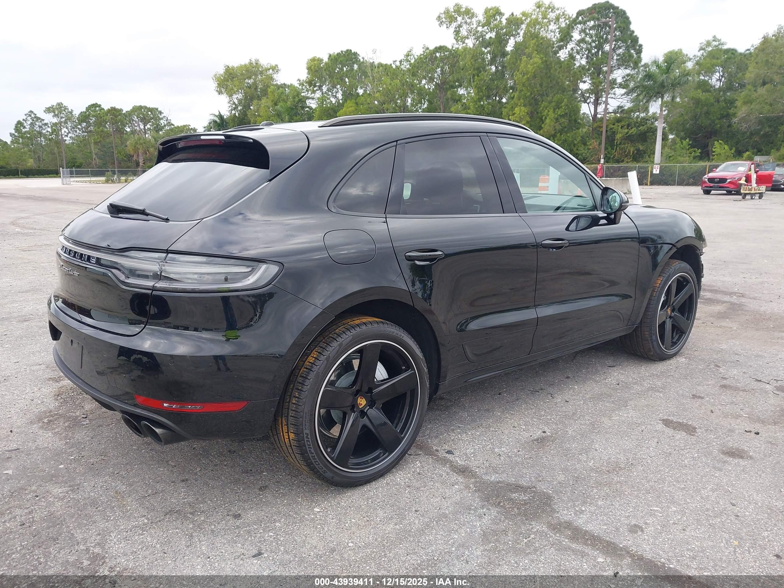 PORSCHE MACAN image 4