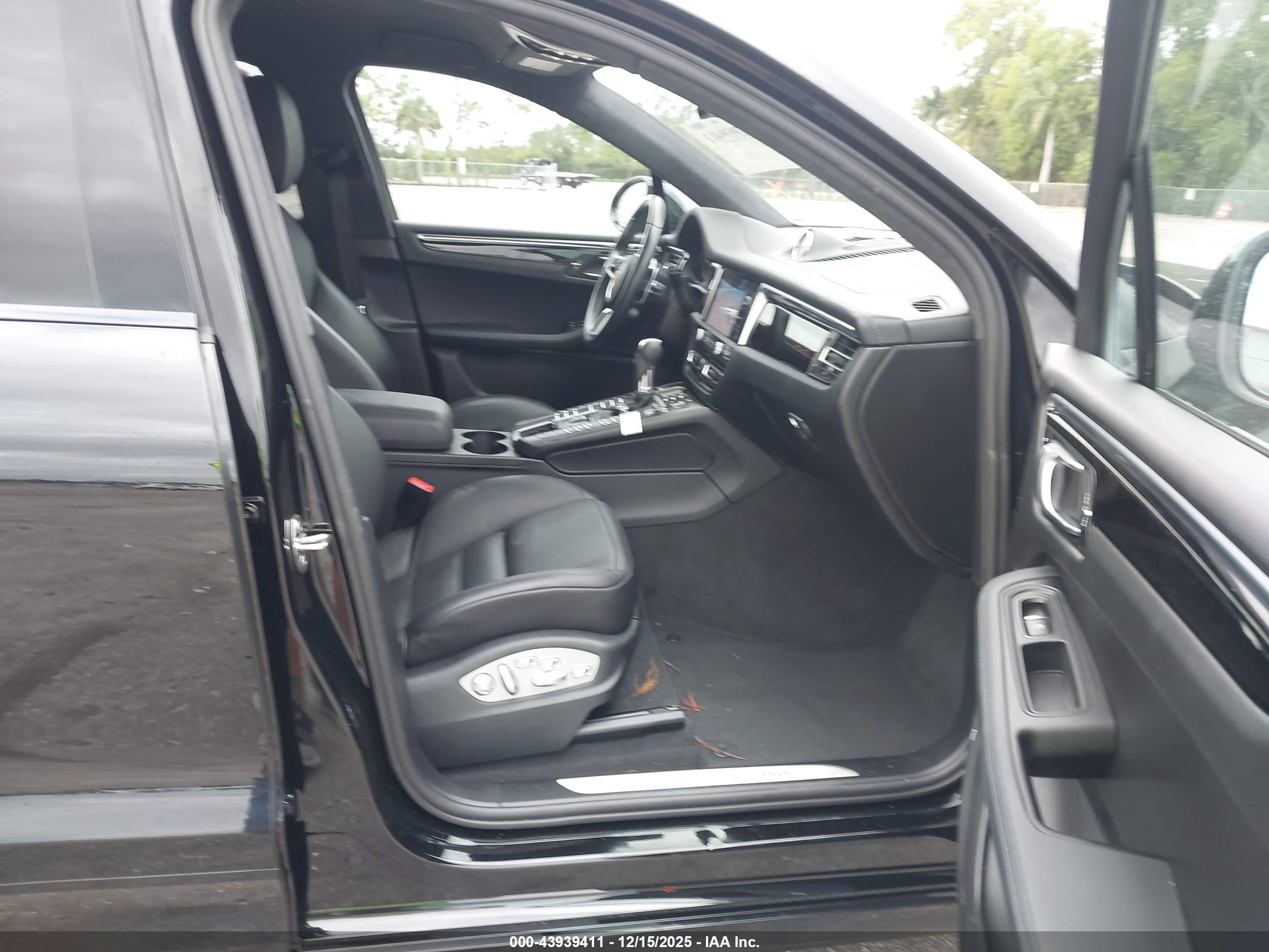 PORSCHE MACAN image 5