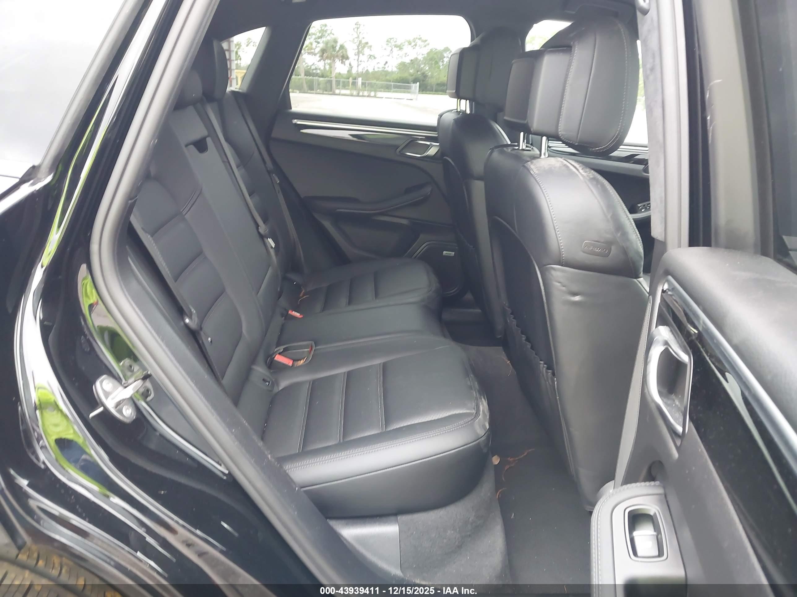 PORSCHE MACAN image 8