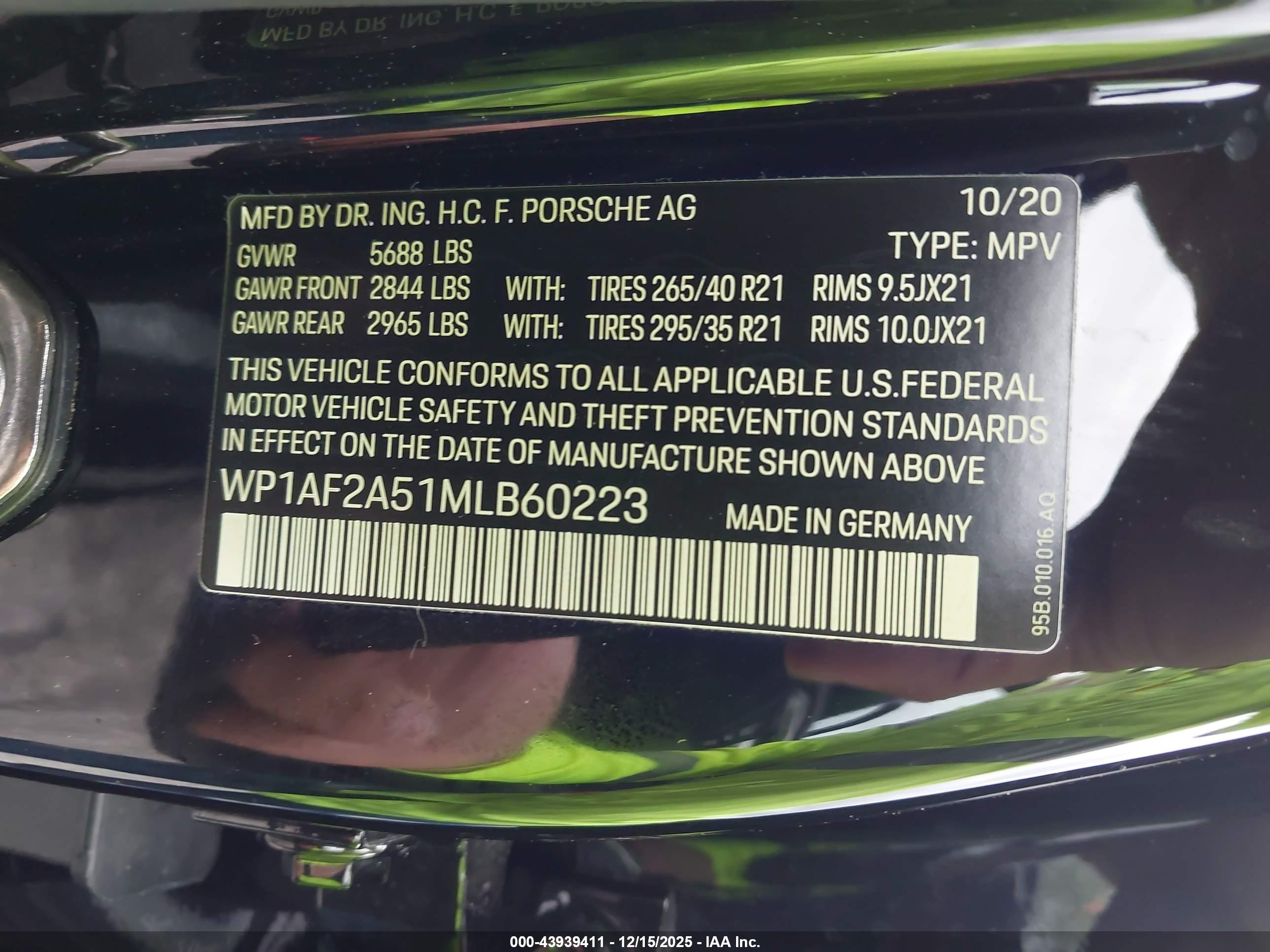 PORSCHE MACAN image 9