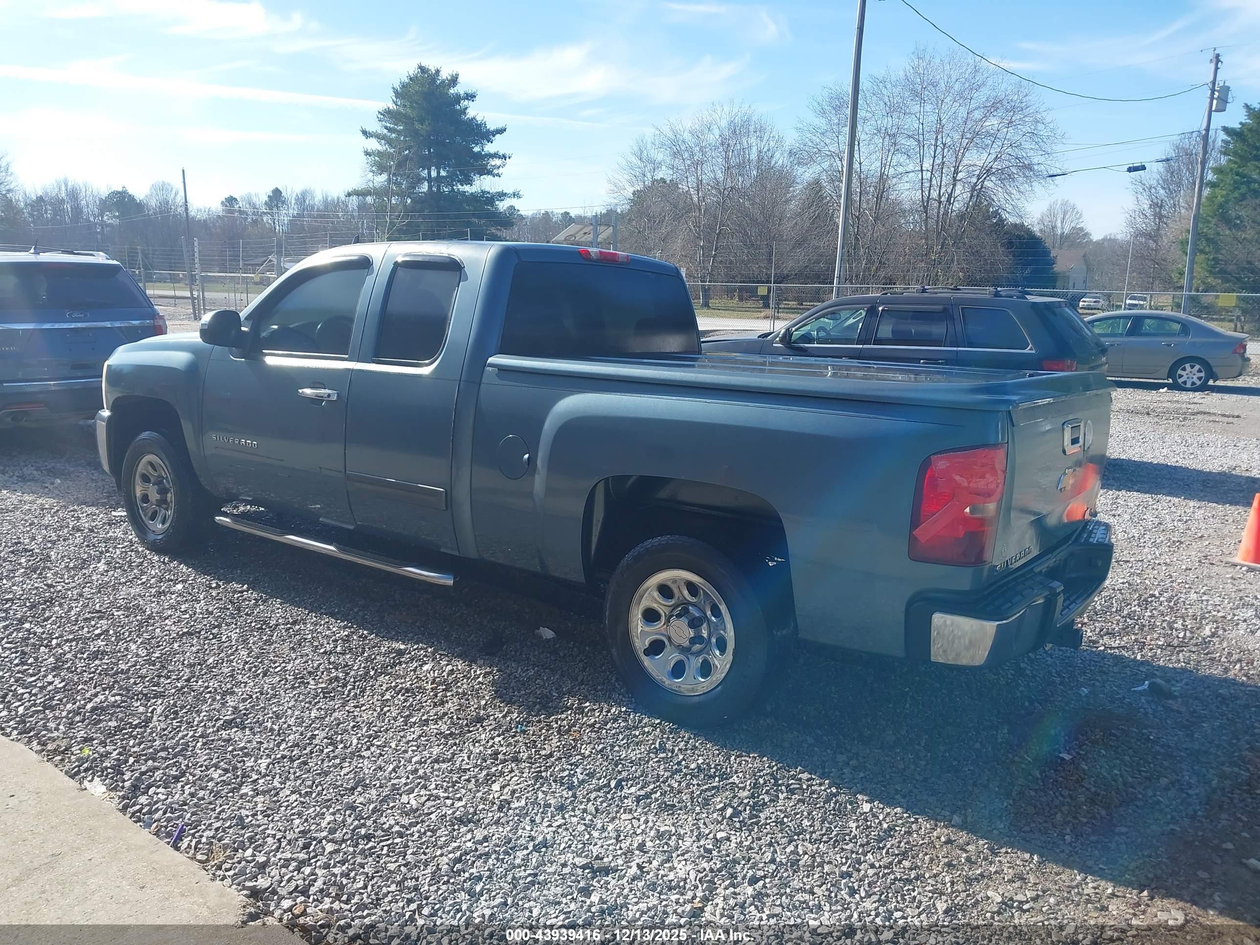 CHEVROLET SILVERADO image 3