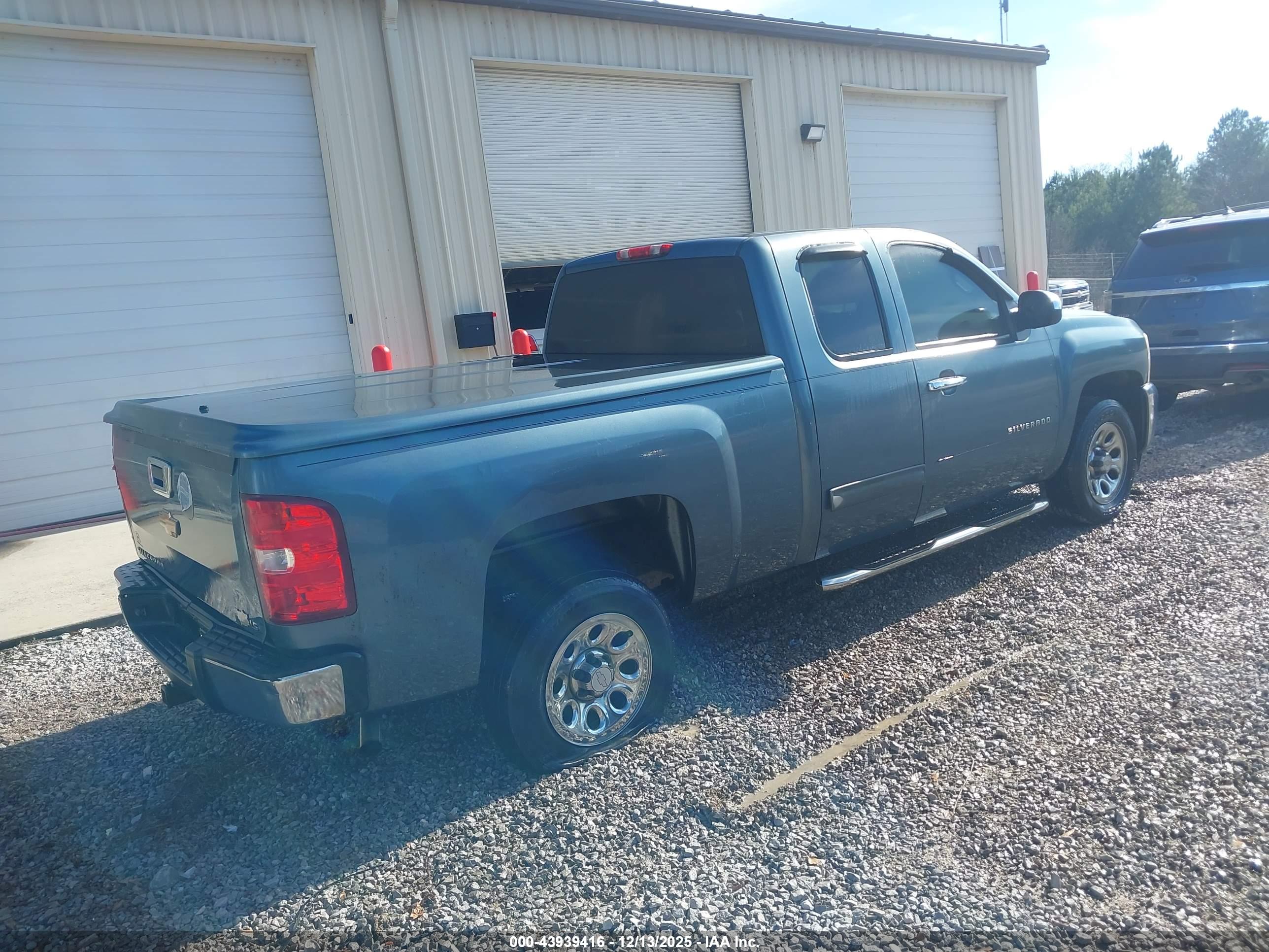 CHEVROLET SILVERADO image 4